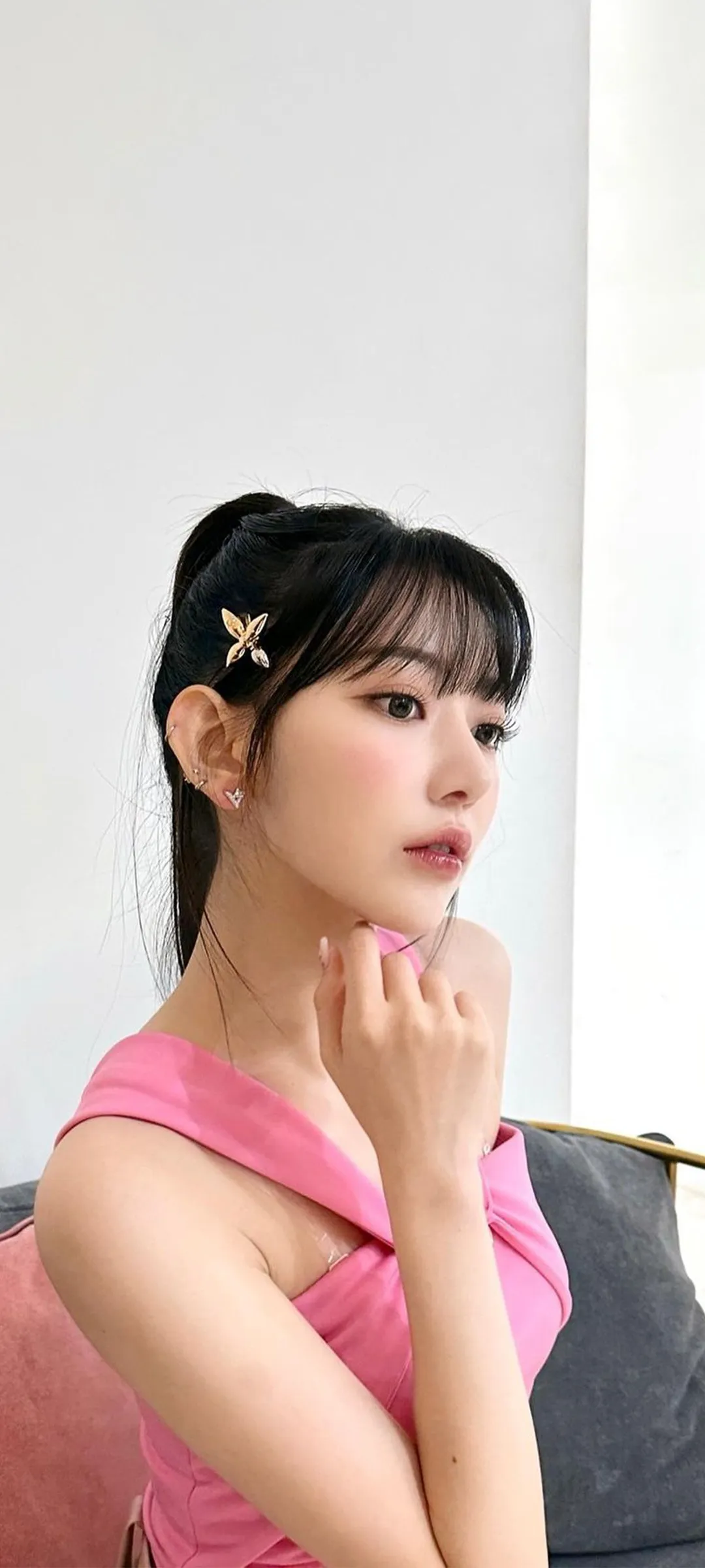 Fond d'écran de verrouillage mobile Sakura Miyawaki 4K HD télécharger — IZ*ONE, LE SSERAFIM