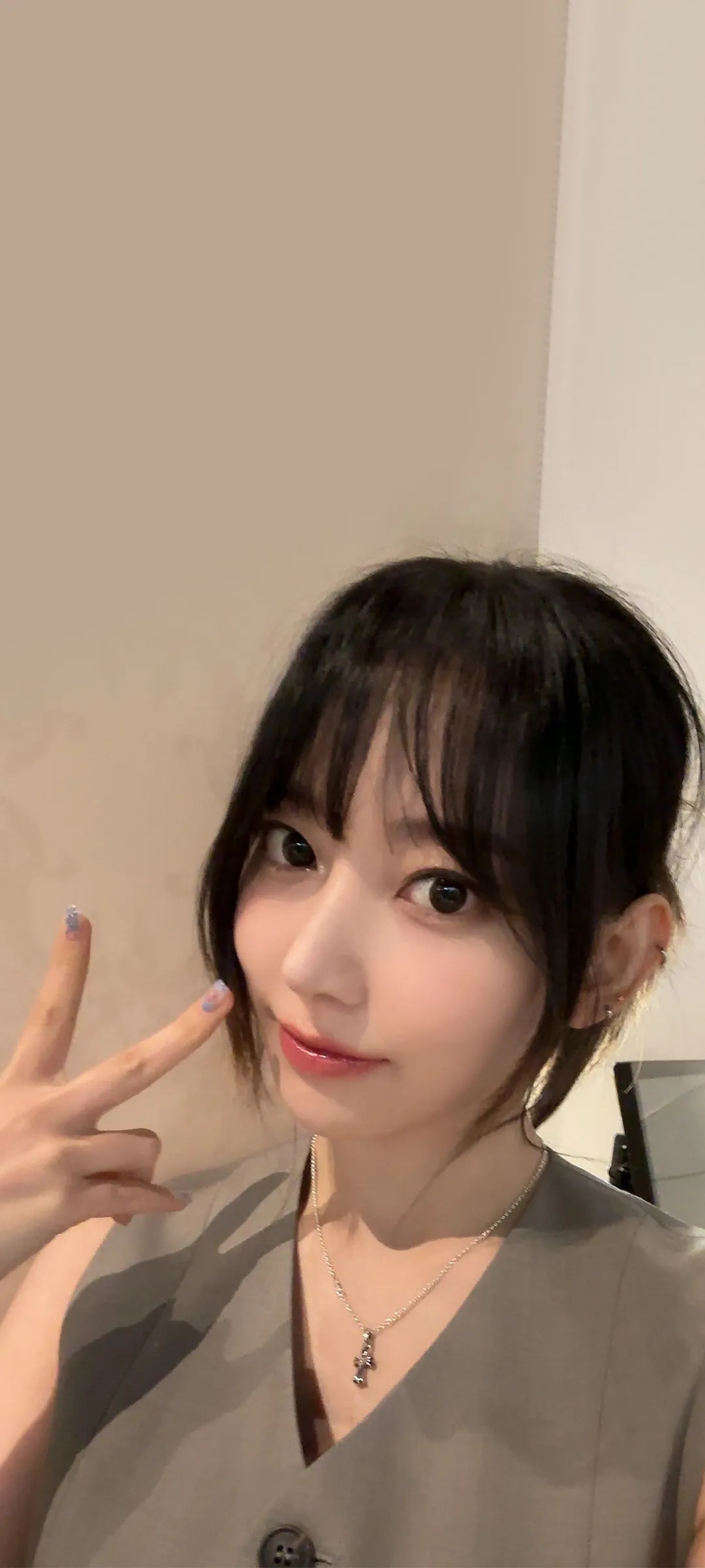 Fond d'écran de verrouillage mobile Sakura Miyawaki 4K HD télécharger — IZ*ONE, LE SSERAFIM