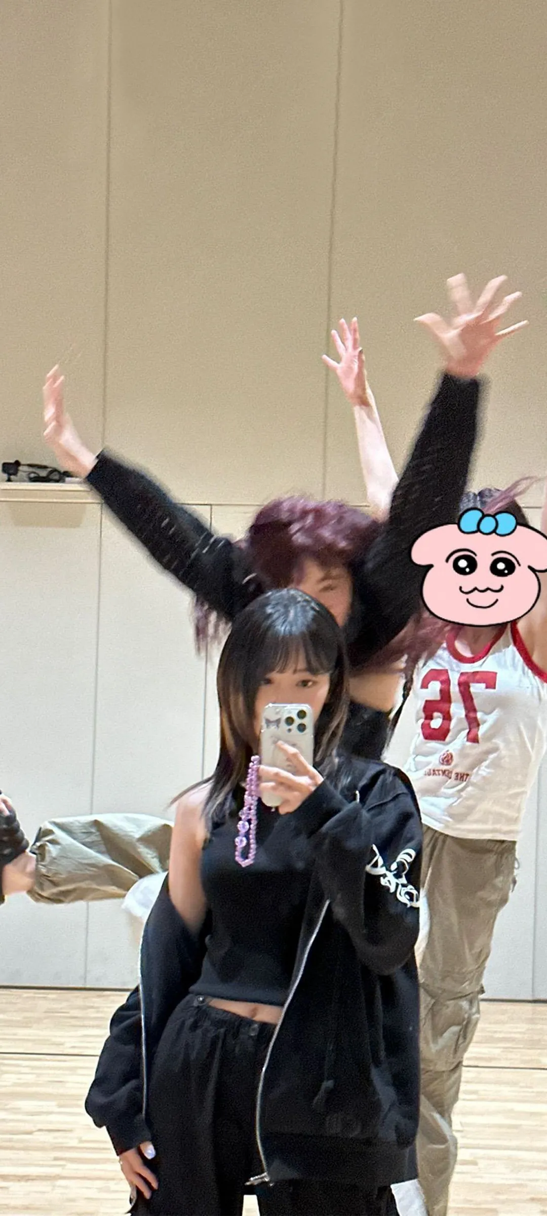 Fond d'écran de verrouillage mobile Sakura Miyawaki 4K HD télécharger — IZ*ONE, LE SSERAFIM