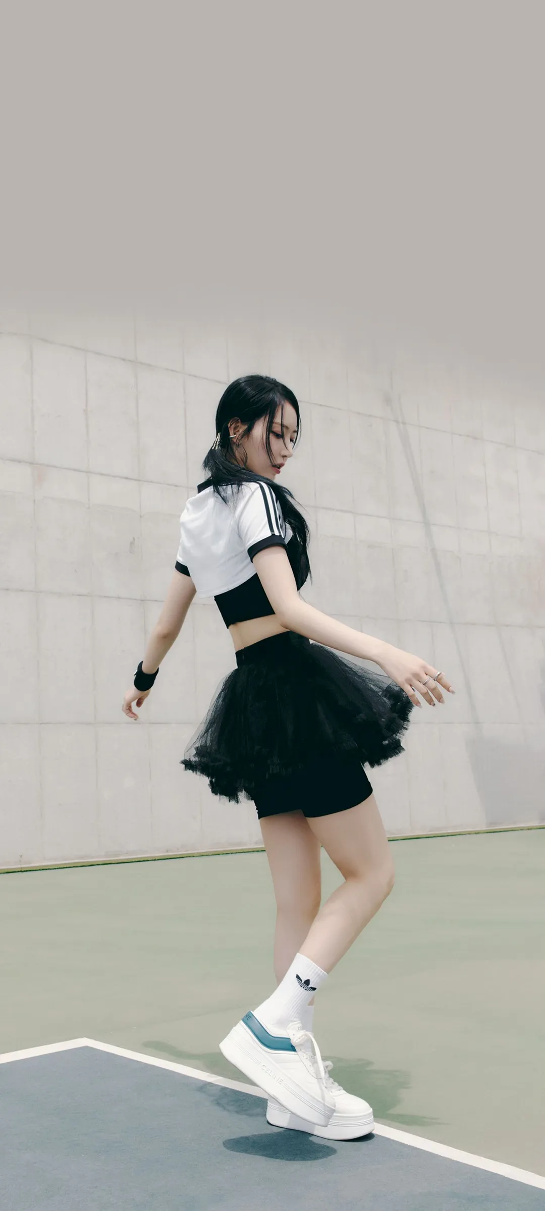 Fond d'écran de verrouillage mobile Sakura Miyawaki UNFORGIVEN 4K HD télécharger — IZ*ONE, LE SSERAFIM