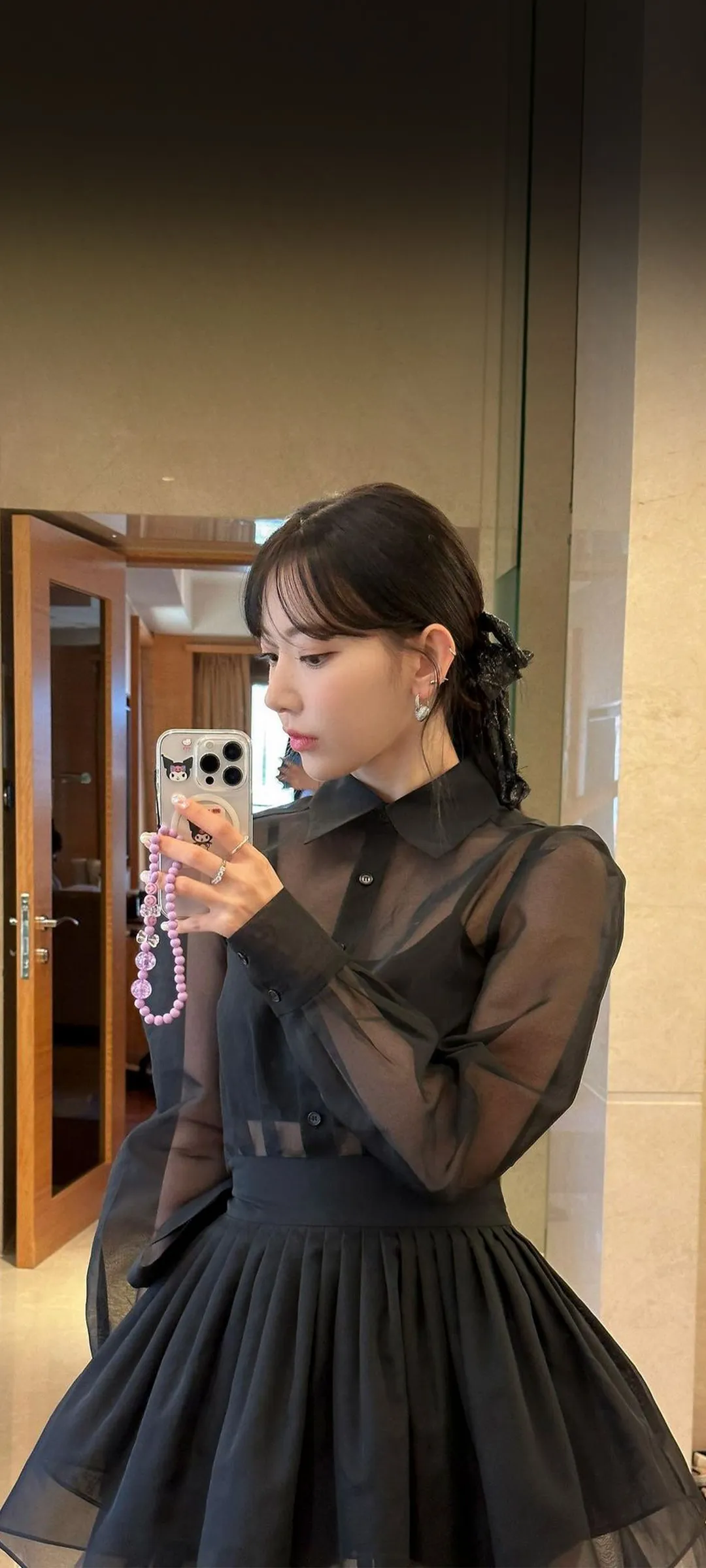 Fond d'écran de verrouillage mobile Sakura Miyawaki 4K HD télécharger — IZ*ONE, LE SSERAFIM