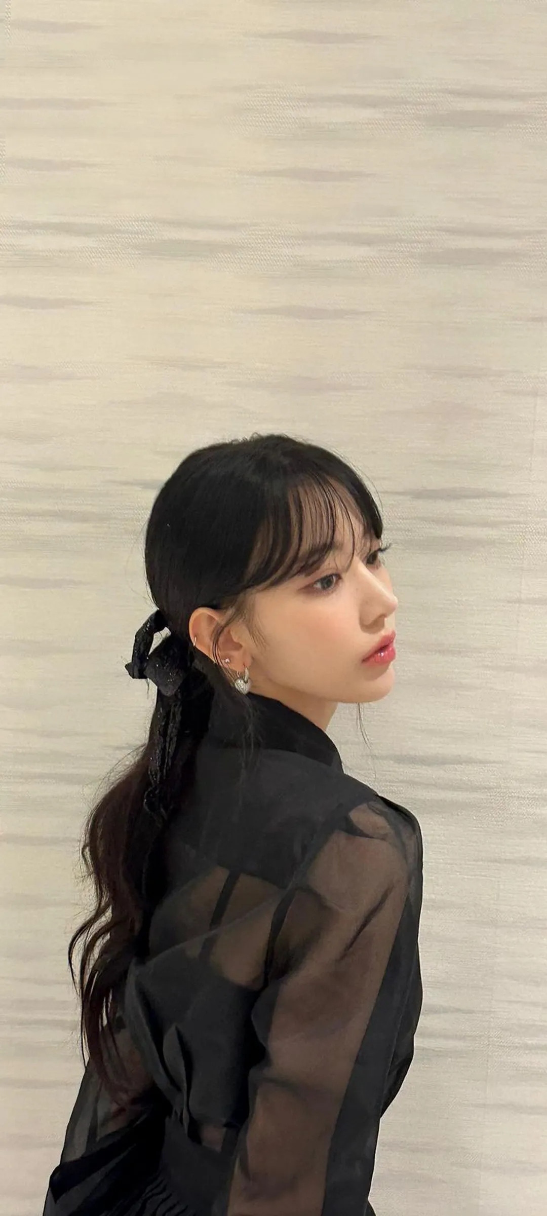 Fond d'écran de verrouillage mobile Sakura Miyawaki 4K HD télécharger — IZ*ONE, LE SSERAFIM