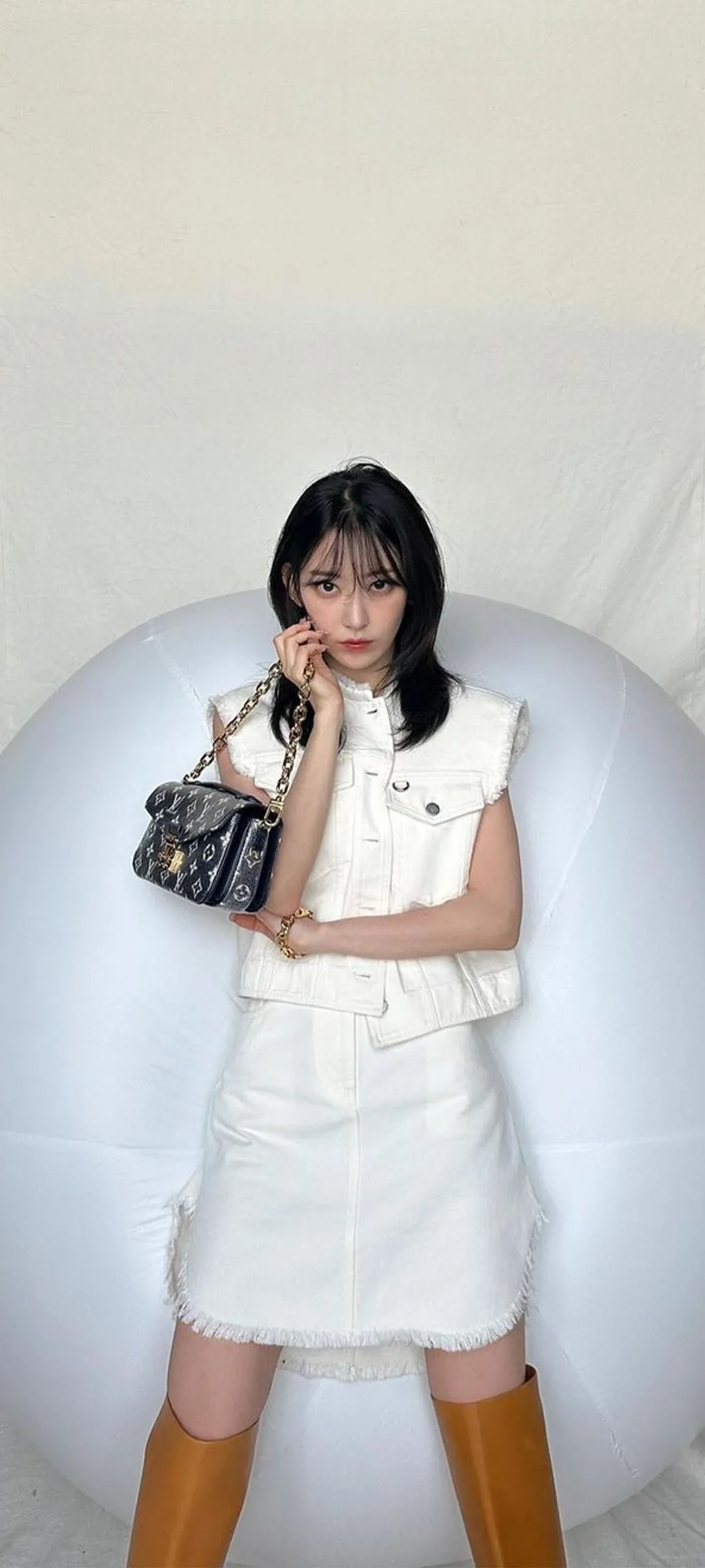 Fond d'écran de verrouillage mobile Sakura Miyawaki 4K HD télécharger — IZ*ONE, LE SSERAFIM