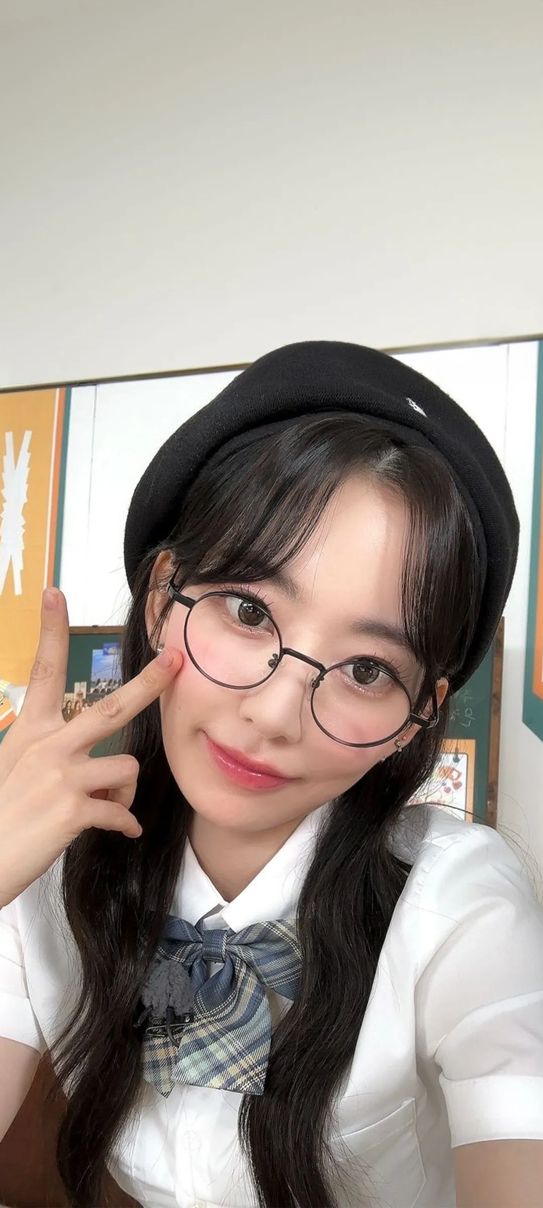 Fond d'écran de verrouillage mobile Sakura Miyawaki 4K HD télécharger — IZ*ONE, LE SSERAFIM