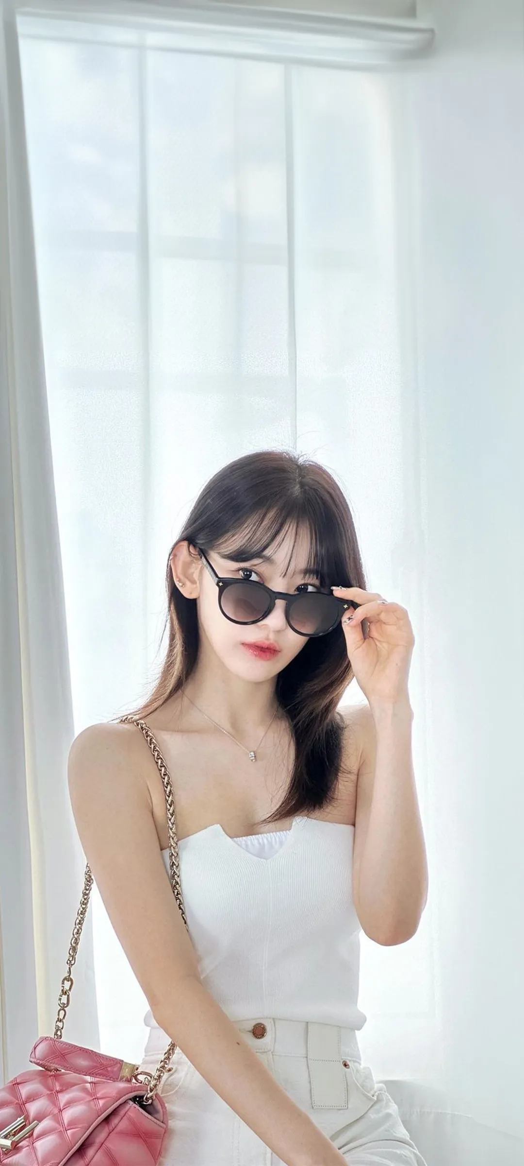 Fond d'écran de verrouillage mobile Sakura Miyawaki 4K HD télécharger — IZ*ONE, LE SSERAFIM