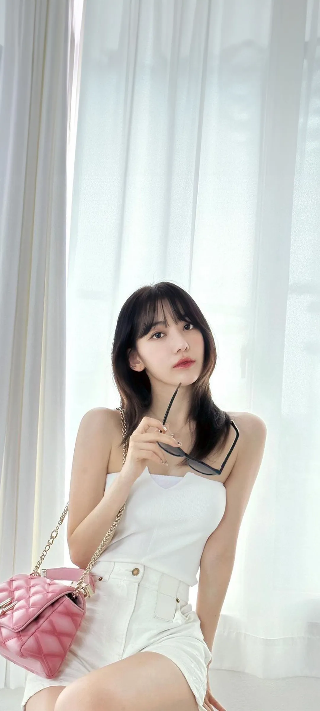 Fond d'écran de verrouillage mobile Sakura Miyawaki 4K HD télécharger — IZ*ONE, LE SSERAFIM