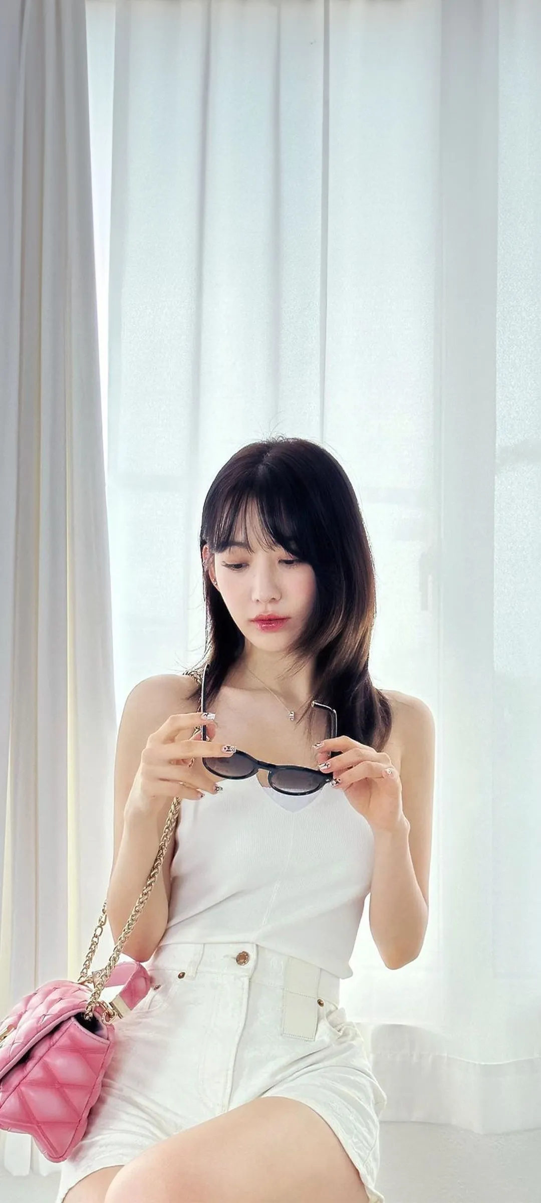Fond d'écran de verrouillage mobile Sakura Miyawaki 4K HD télécharger — IZ*ONE, LE SSERAFIM