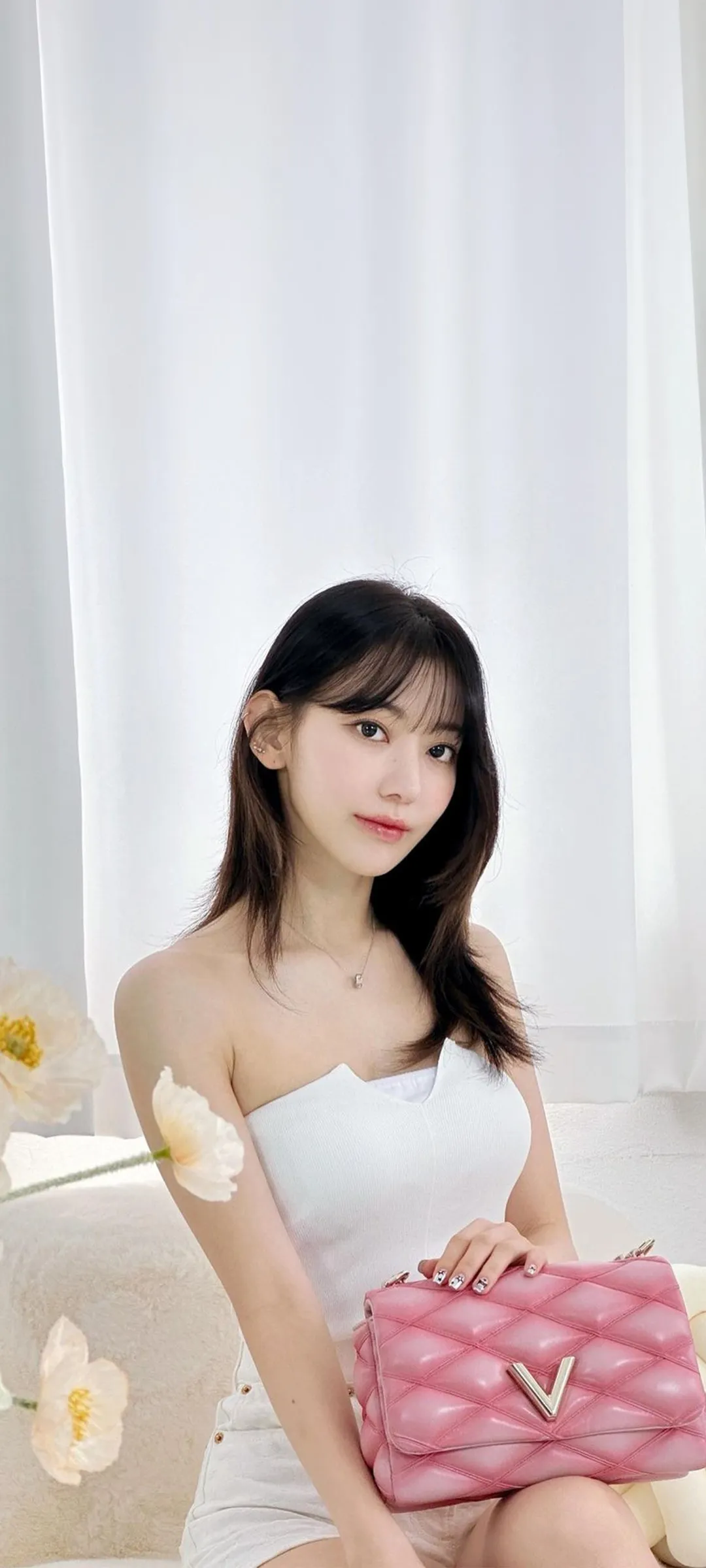 Fond d'écran de verrouillage mobile Sakura Miyawaki 4K HD télécharger — IZ*ONE, LE SSERAFIM