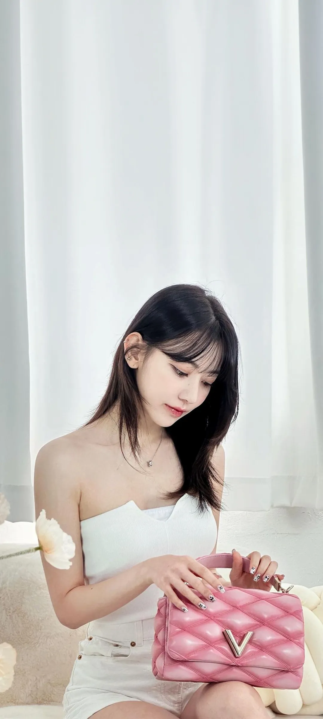 Fond d'écran de verrouillage mobile Sakura Miyawaki 4K HD télécharger — IZ*ONE, LE SSERAFIM