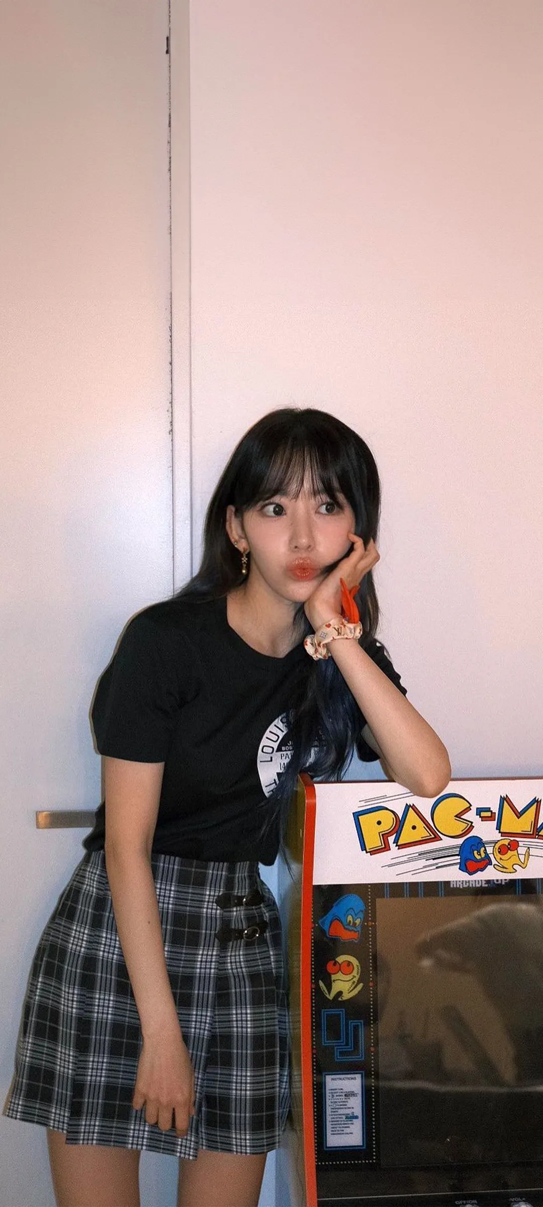 Fond d'écran de verrouillage mobile Sakura Miyawaki 4K HD télécharger — IZ*ONE, LE SSERAFIM