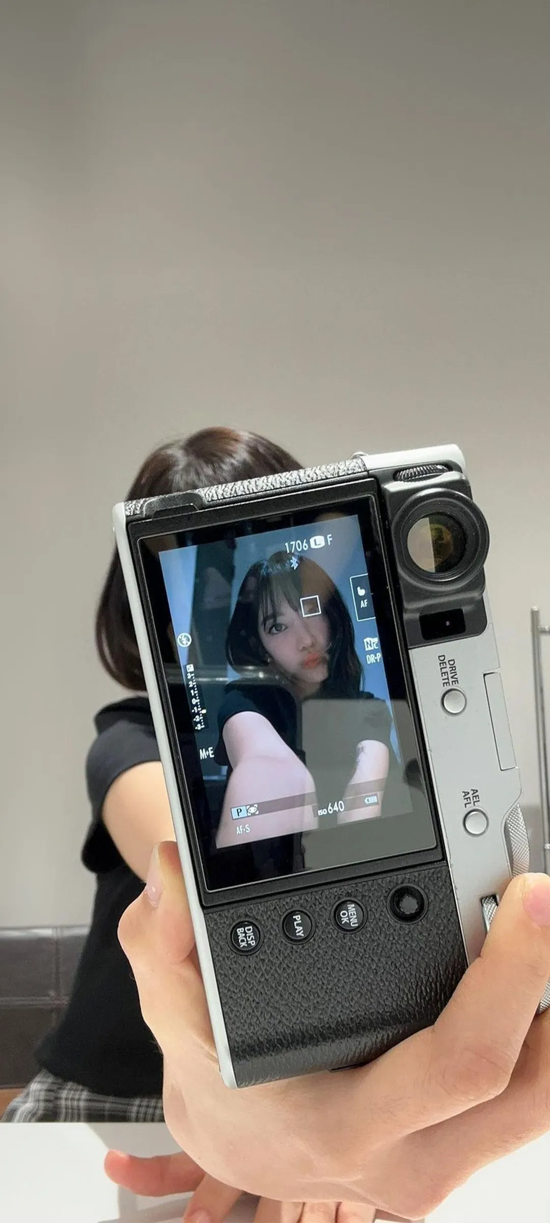 Fond d'écran de verrouillage mobile Sakura Miyawaki 4K HD télécharger — IZ*ONE, LE SSERAFIM