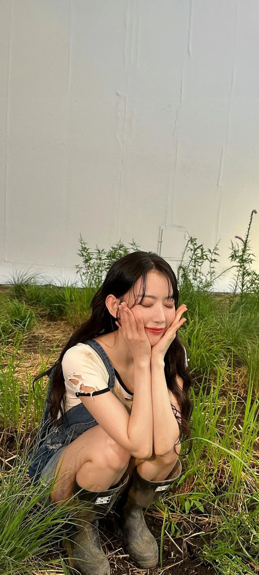Fond d'écran de verrouillage mobile Sakura Miyawaki 4K HD télécharger — IZ*ONE, LE SSERAFIM