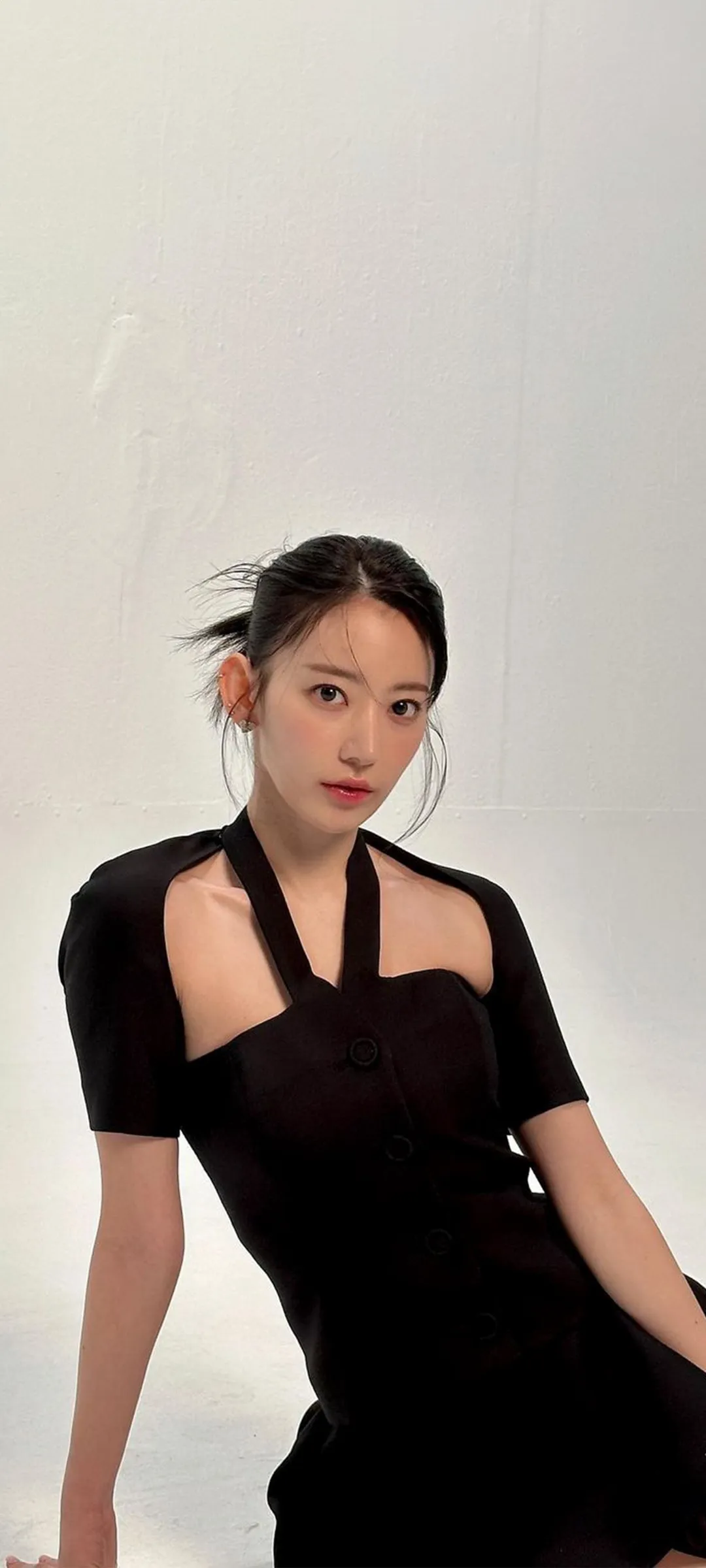 Fond d'écran de verrouillage mobile Sakura Miyawaki 4K HD télécharger — IZ*ONE, LE SSERAFIM