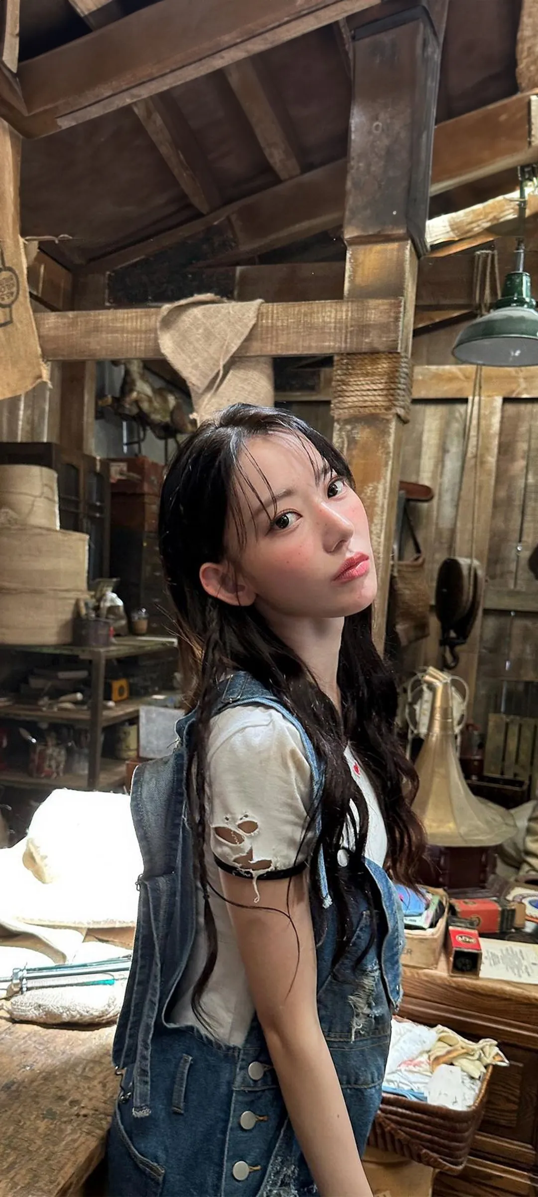 Fond d'écran de verrouillage mobile Sakura Miyawaki 4K HD télécharger — IZ*ONE, LE SSERAFIM