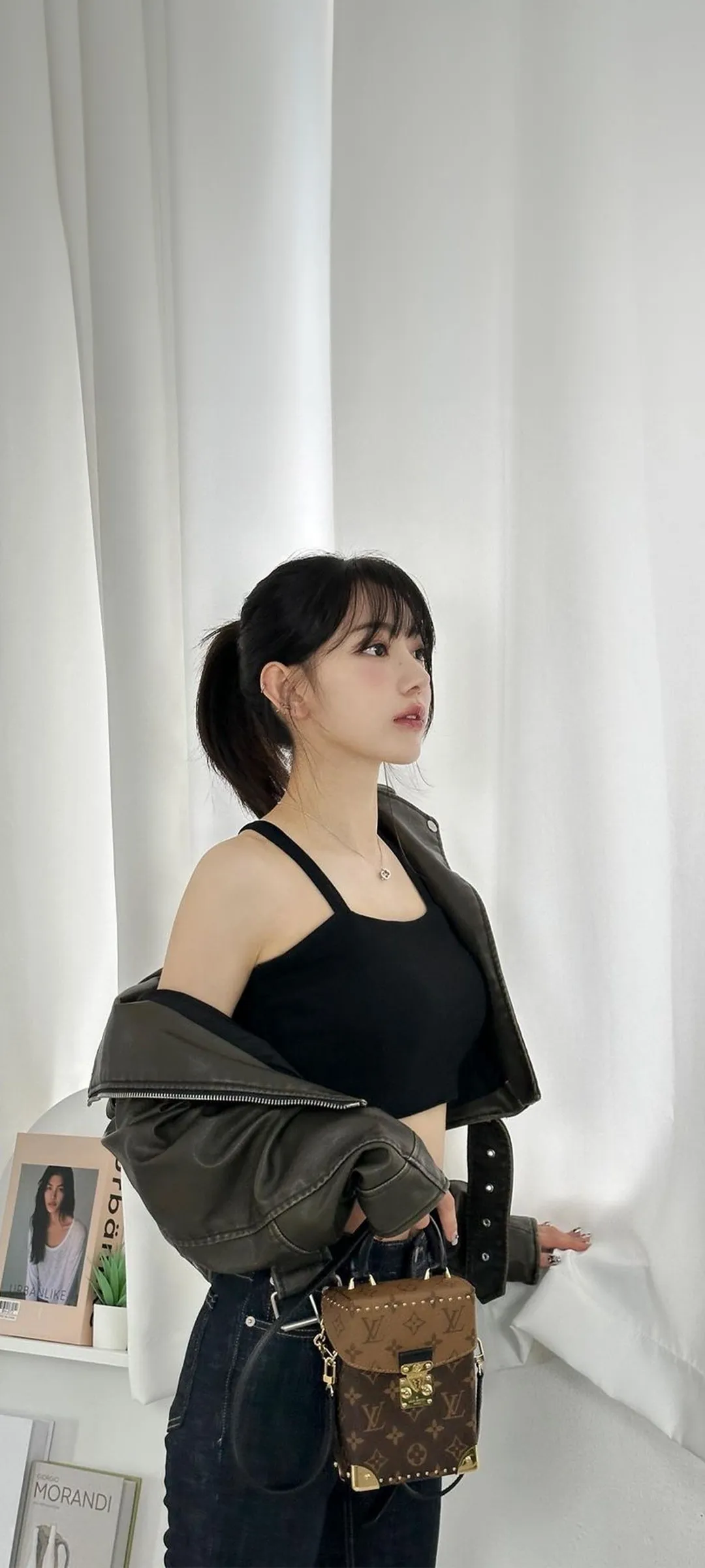 Fond d'écran de verrouillage mobile Sakura Miyawaki 4K HD télécharger — IZ*ONE, LE SSERAFIM