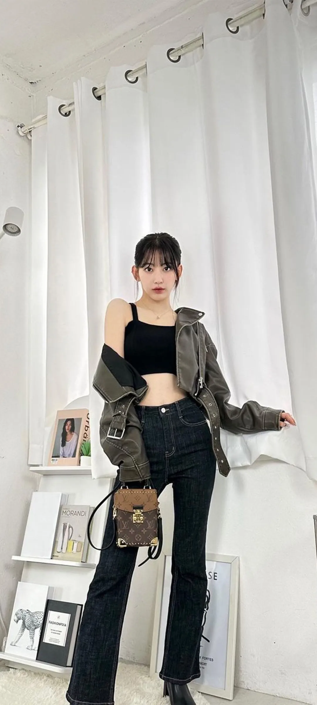 Fond d'écran de verrouillage mobile Sakura Miyawaki 4K HD télécharger — IZ*ONE, LE SSERAFIM