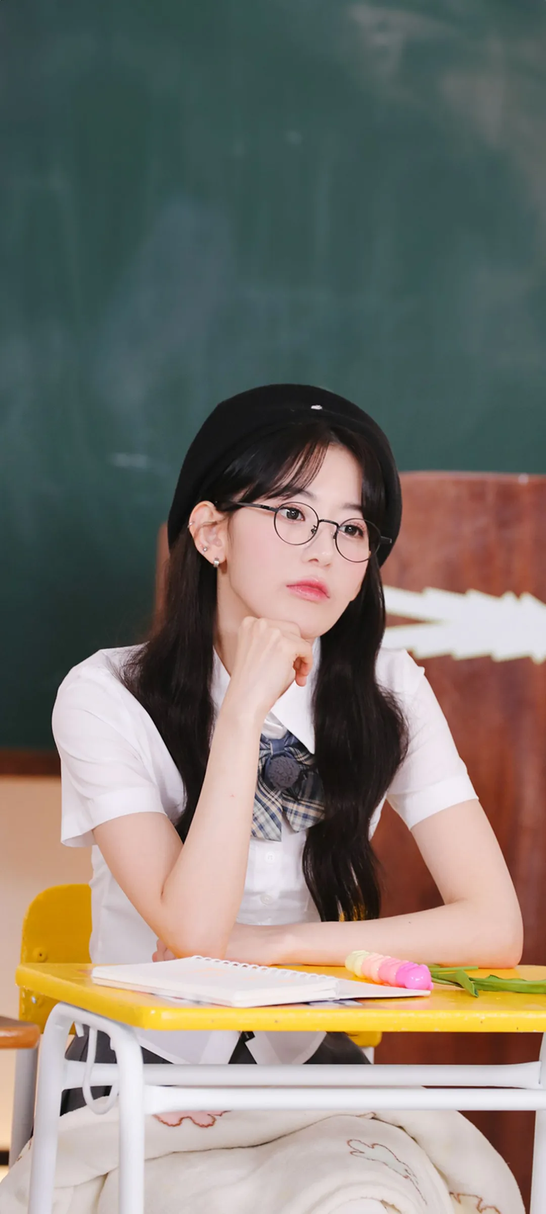 Fond d'écran de verrouillage mobile Sakura Miyawaki 4K HD télécharger — IZ*ONE, LE SSERAFIM