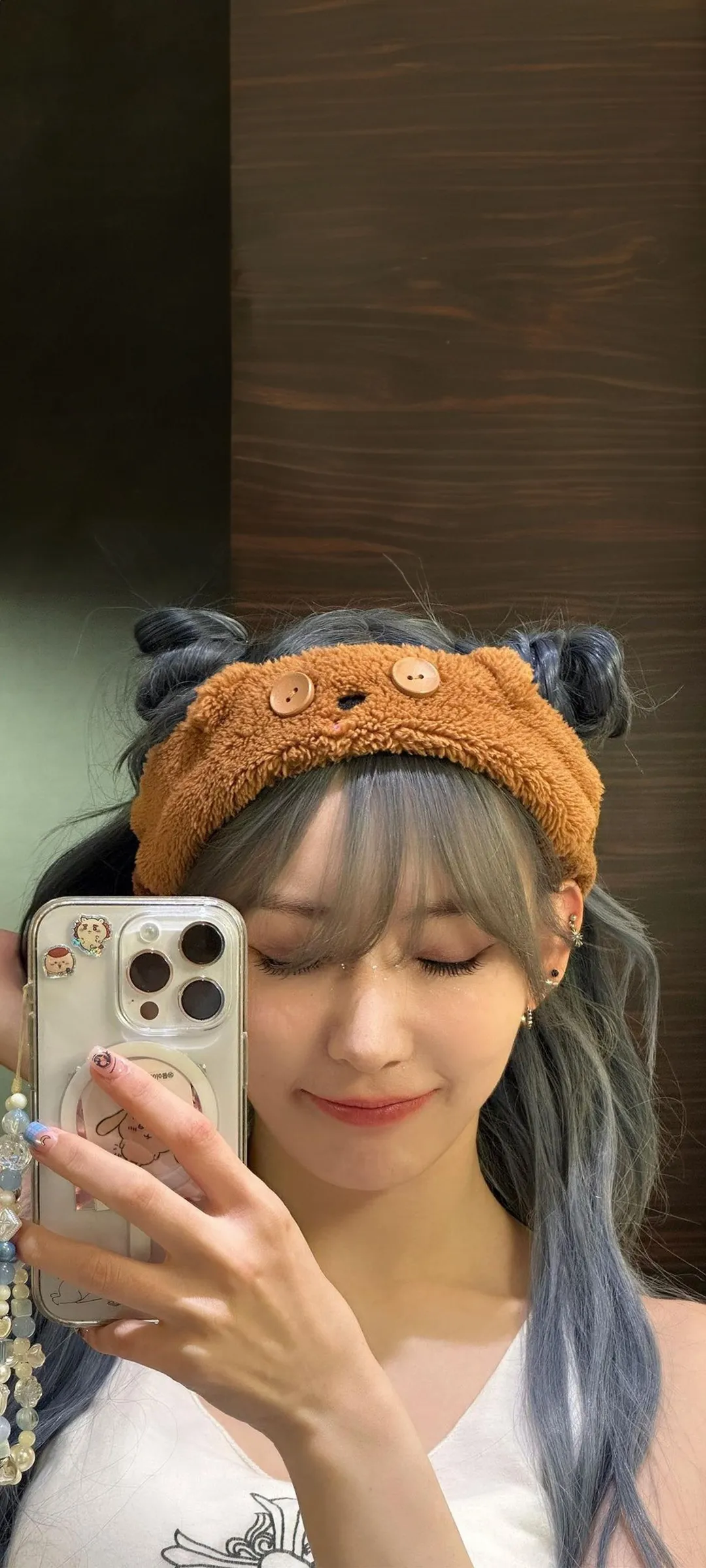 Fond d'écran de verrouillage mobile Sakura Miyawaki 4K HD télécharger — IZ*ONE, LE SSERAFIM
