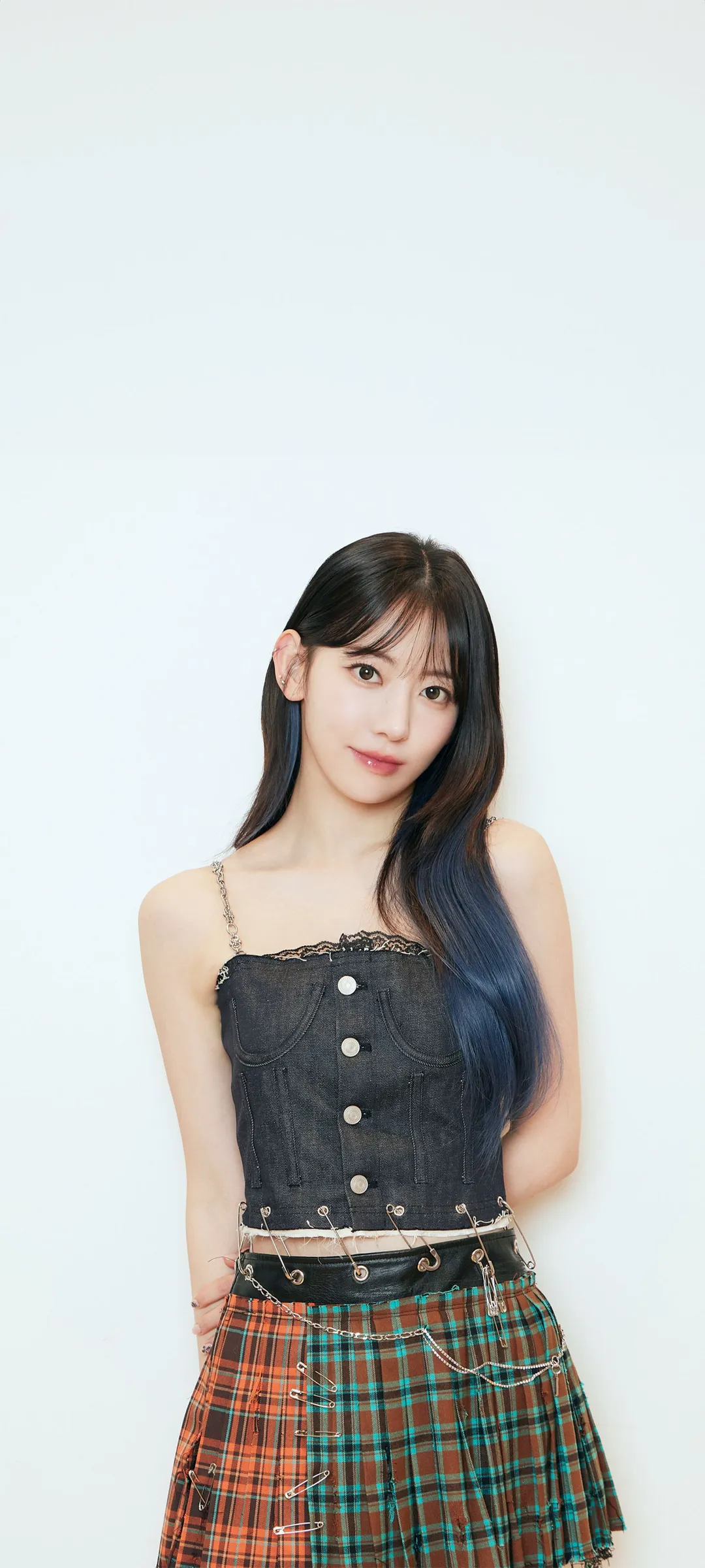 Fond d'écran de verrouillage mobile Sakura Miyawaki Twelve 4K HD télécharger — IZ*ONE, LE SSERAFIM