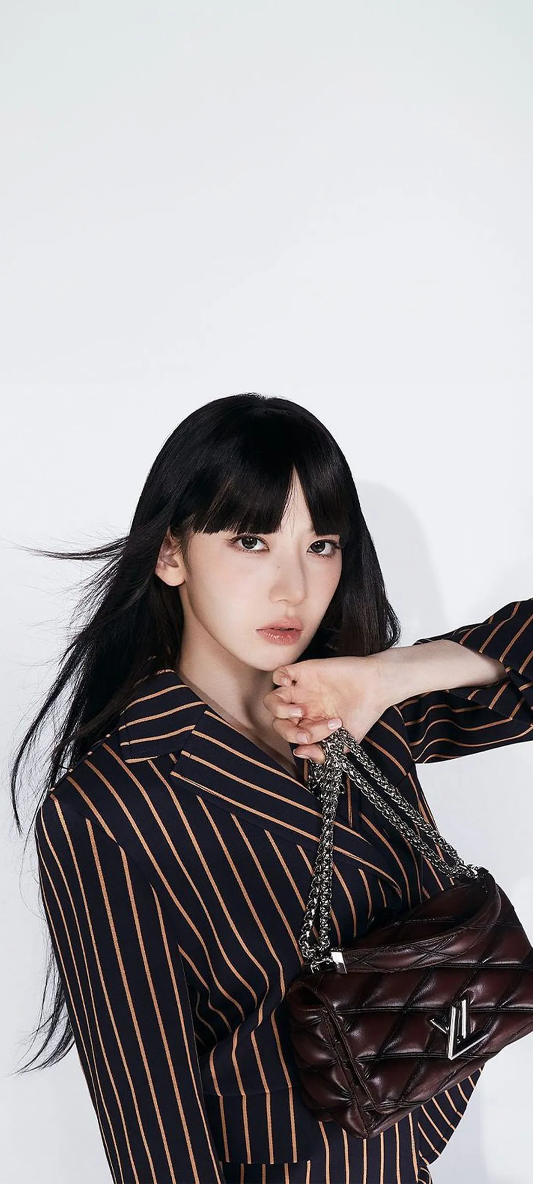 Fond d'écran de verrouillage mobile Sakura Miyawaki 4K HD télécharger — IZ*ONE, LE SSERAFIM