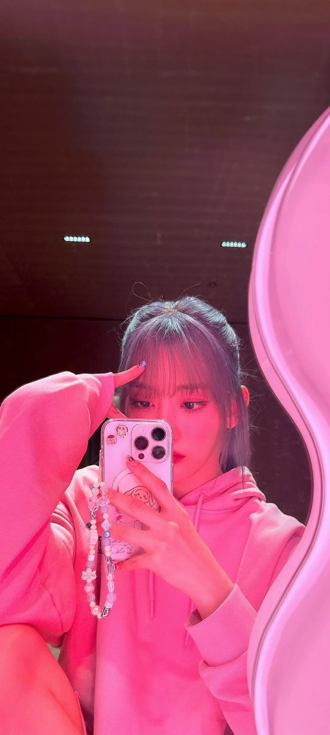 Fond d'écran de verrouillage mobile Sakura Miyawaki 4K HD télécharger — IZ*ONE, LE SSERAFIM