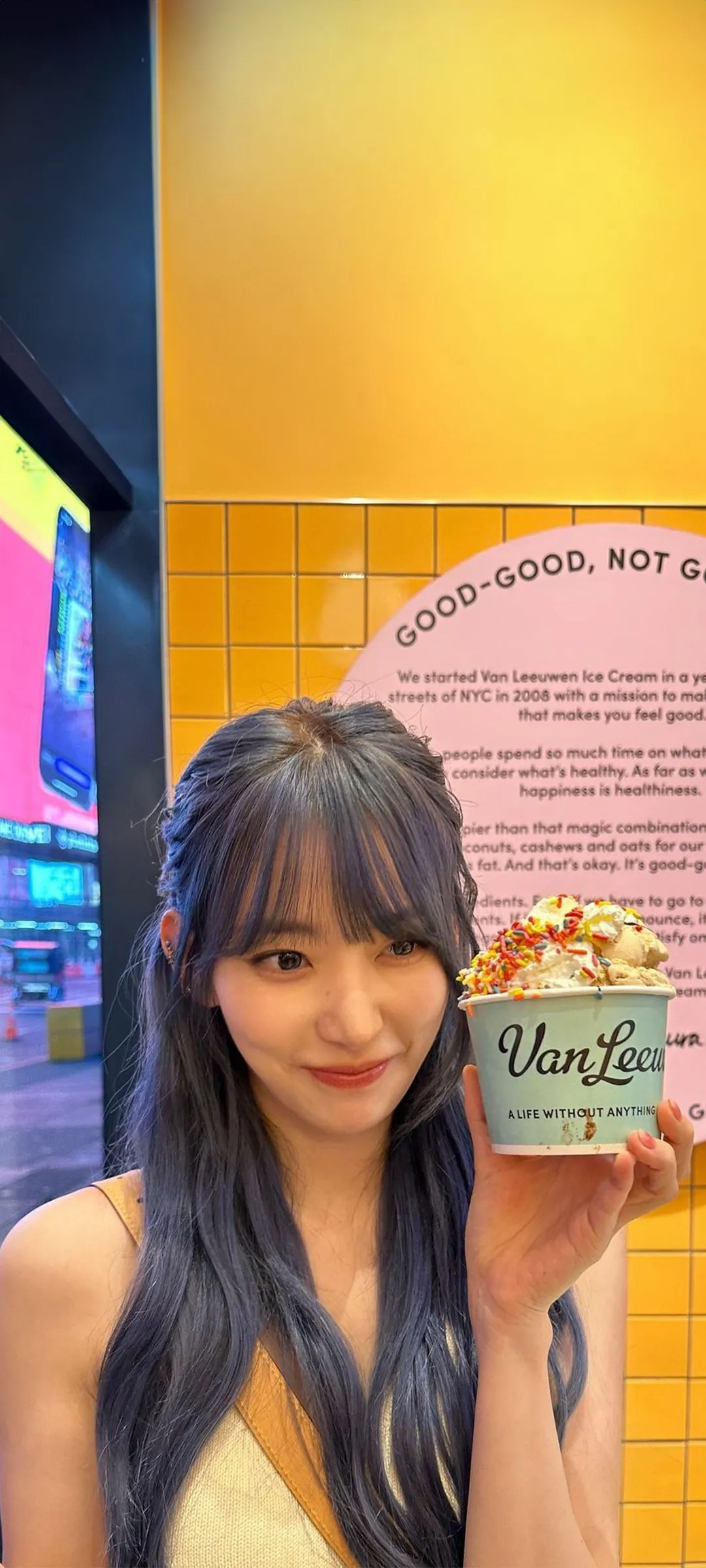 Fond d'écran de verrouillage mobile Sakura Miyawaki 4K HD télécharger — IZ*ONE, LE SSERAFIM