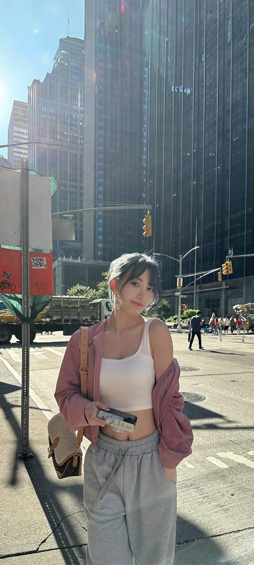 Fond d'écran de verrouillage mobile Sakura Miyawaki 4K HD télécharger — IZ*ONE, LE SSERAFIM