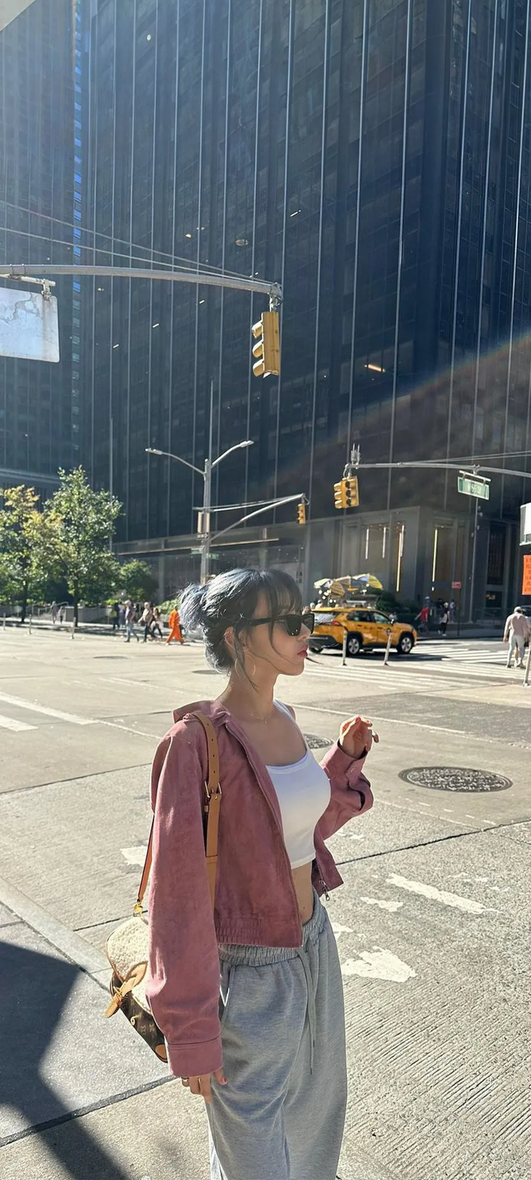 Fond d'écran de verrouillage mobile Sakura Miyawaki 4K HD télécharger — IZ*ONE, LE SSERAFIM