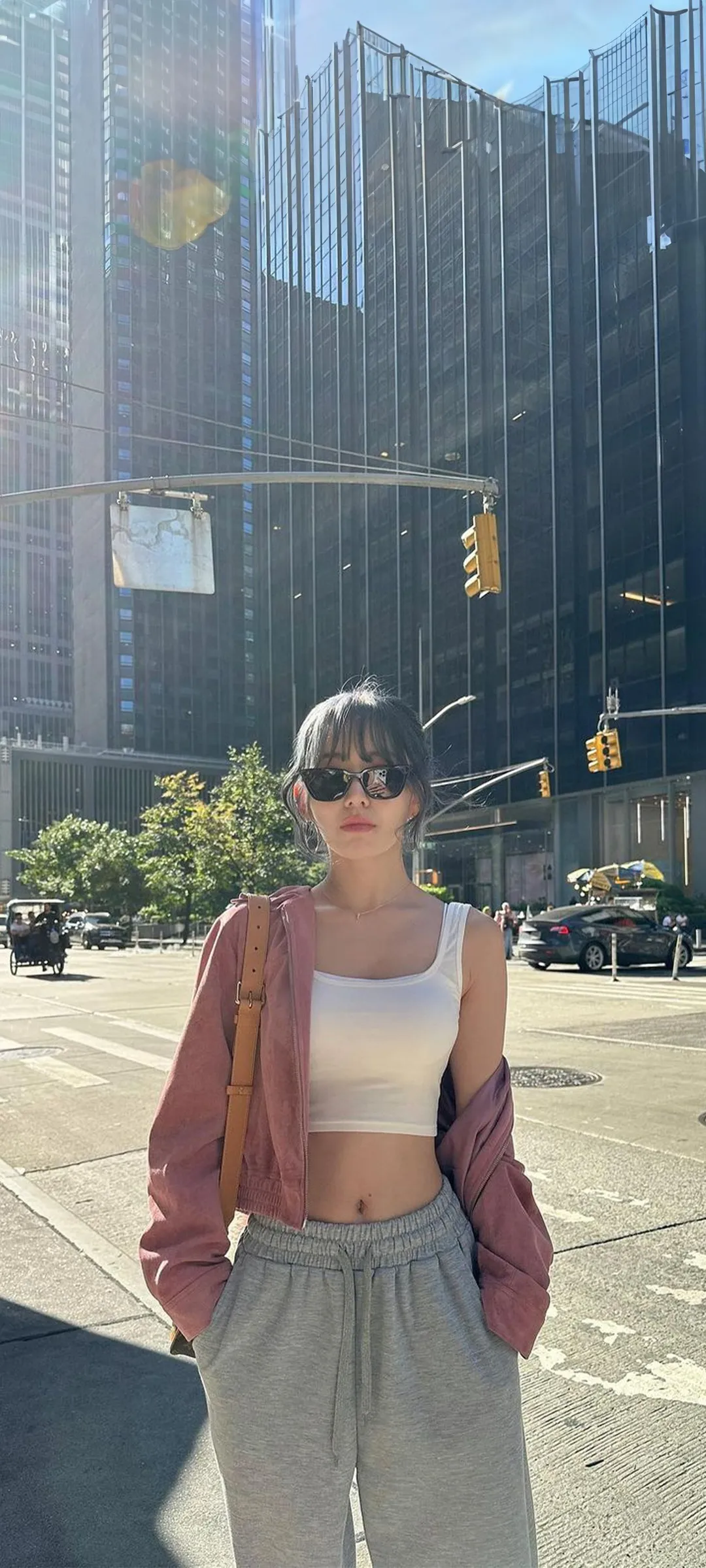 Fond d'écran de verrouillage mobile Sakura Miyawaki 4K HD télécharger — IZ*ONE, LE SSERAFIM