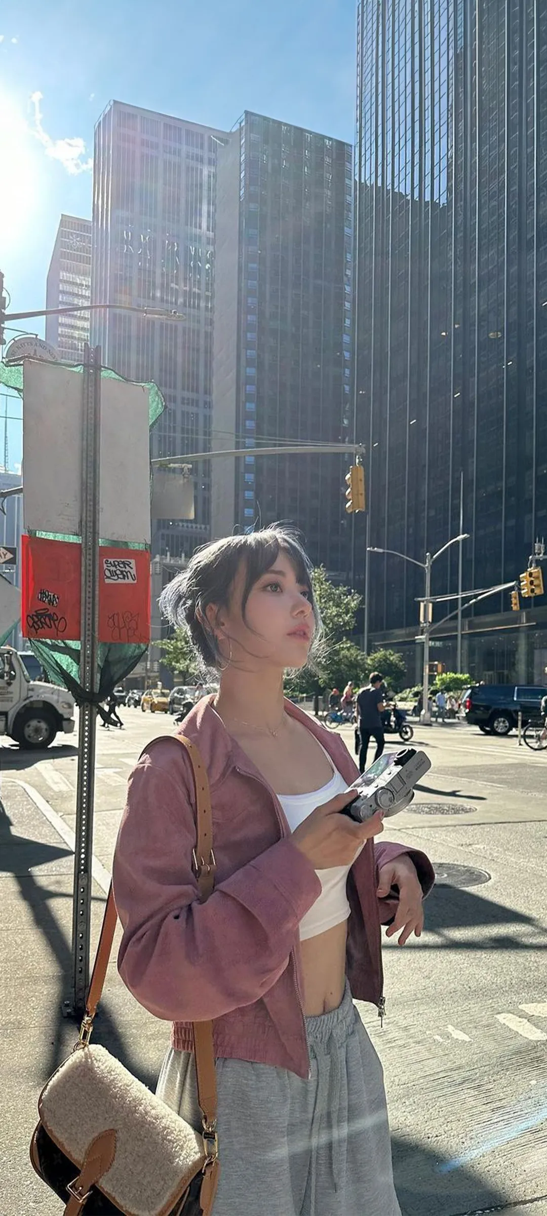 Fond d'écran de verrouillage mobile Sakura Miyawaki 4K HD télécharger — IZ*ONE, LE SSERAFIM