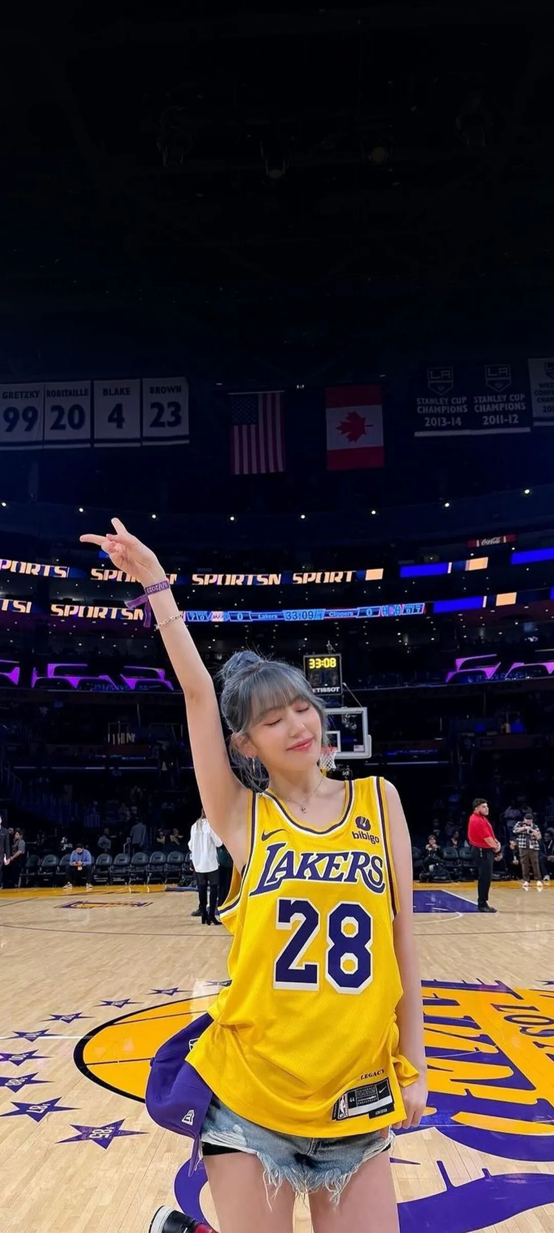 Fond d'écran de verrouillage mobile Sakura Miyawaki 4K HD télécharger — IZ*ONE, LE SSERAFIM