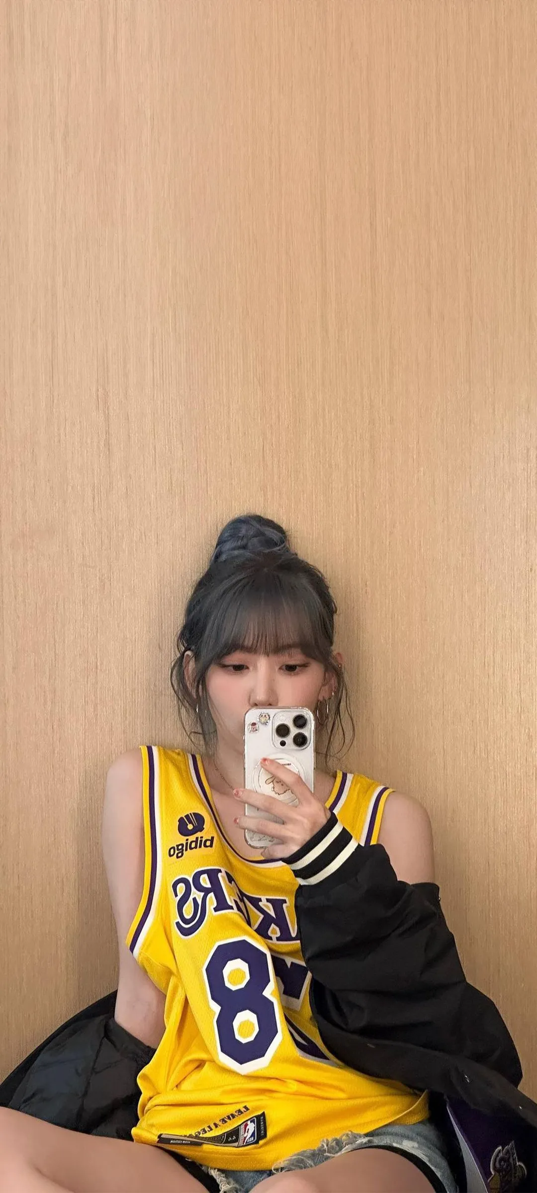 Fond d'écran de verrouillage mobile Sakura Miyawaki 4K HD télécharger — IZ*ONE, LE SSERAFIM