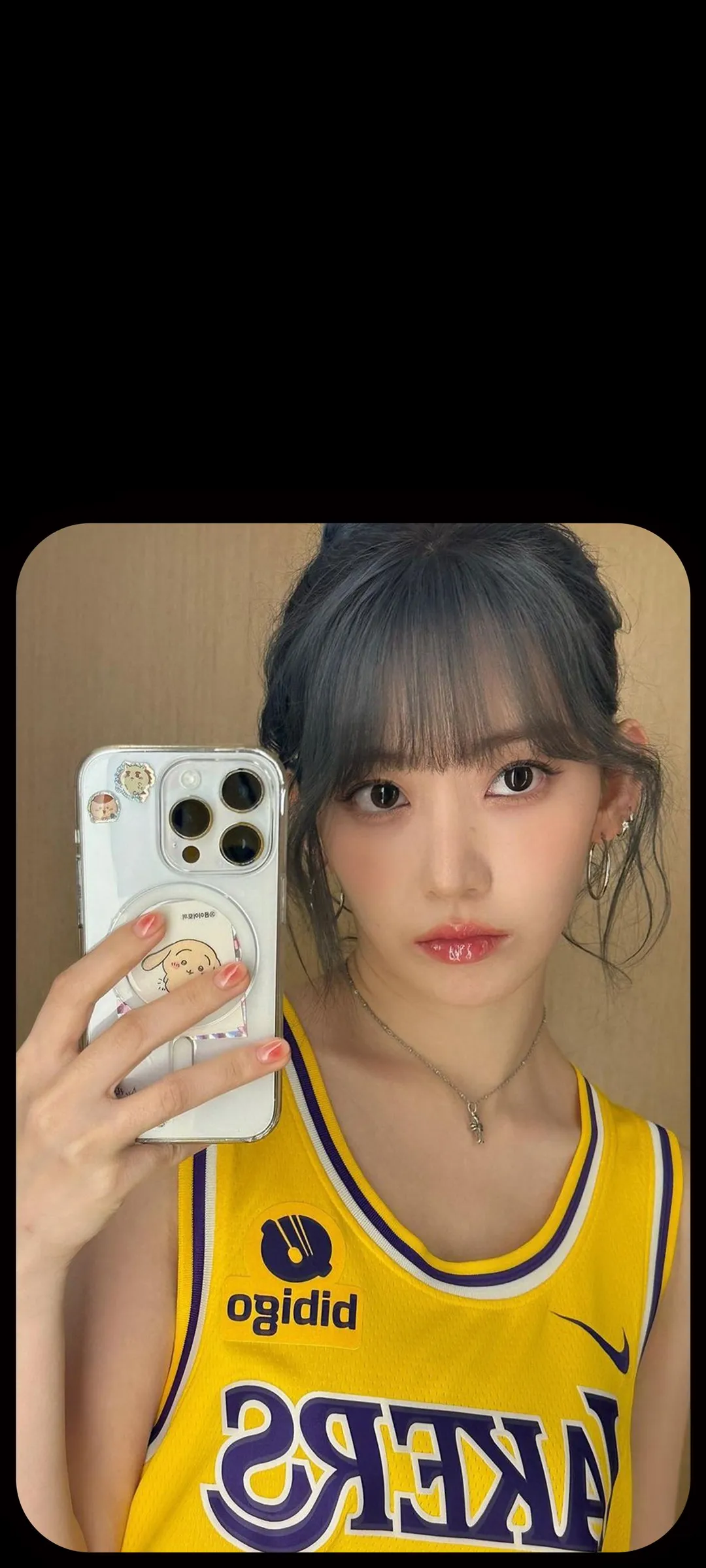 Fond d'écran de verrouillage mobile Sakura Miyawaki 4K HD télécharger — IZ*ONE, LE SSERAFIM