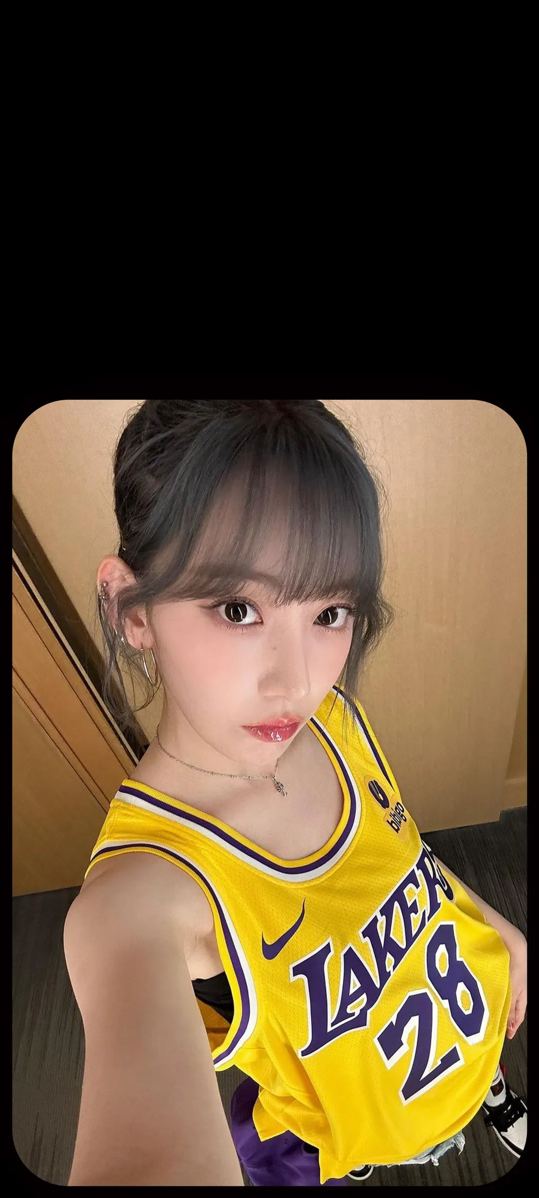 Fond d'écran de verrouillage mobile Sakura Miyawaki 4K HD télécharger — IZ*ONE, LE SSERAFIM
