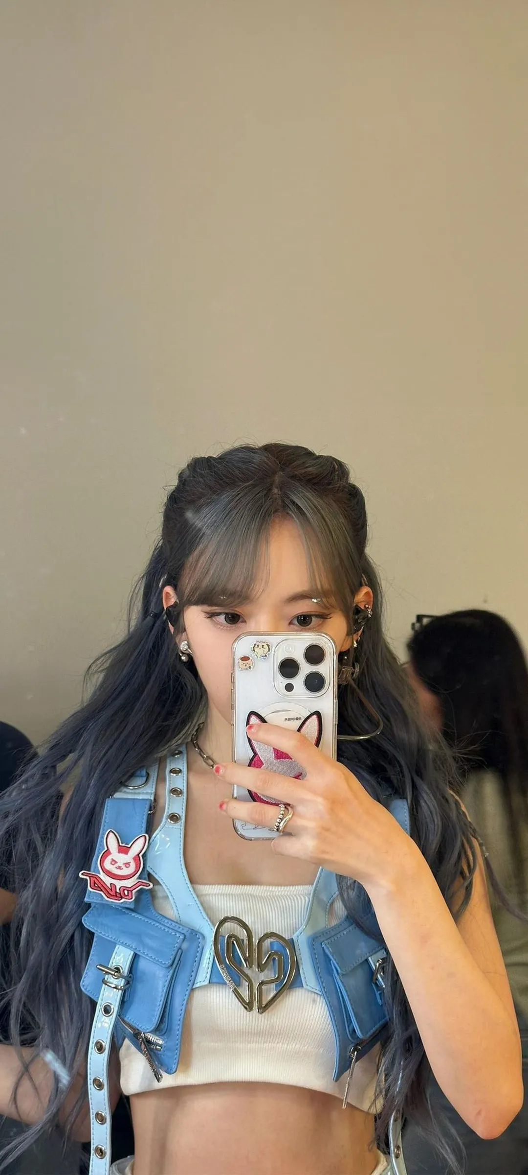 Fond d'écran de verrouillage mobile Sakura Miyawaki 4K HD télécharger — IZ*ONE, LE SSERAFIM