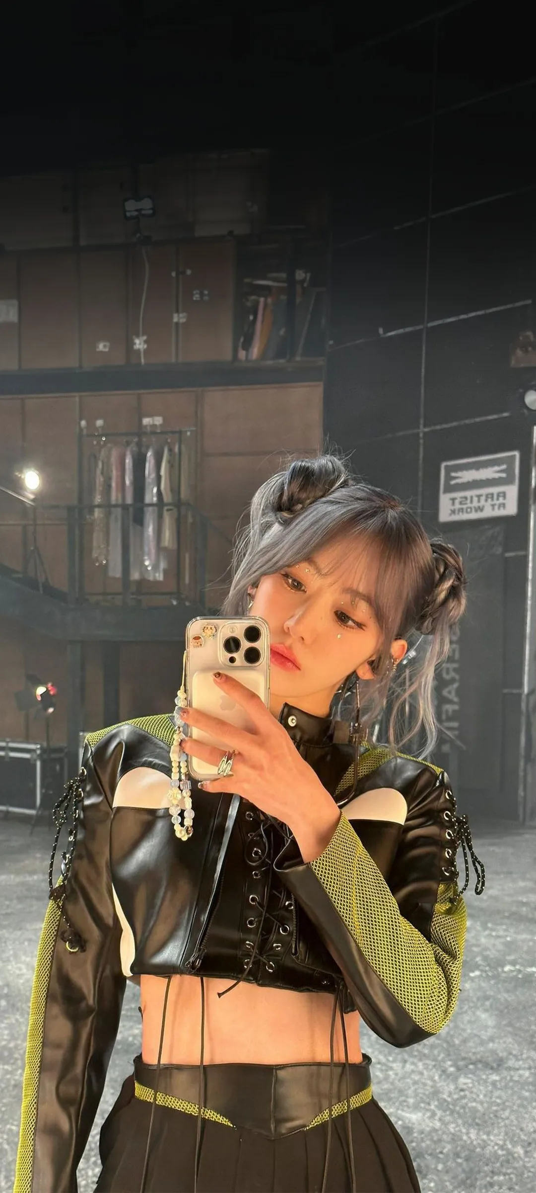 Fond d'écran de verrouillage mobile Sakura Miyawaki 4K HD télécharger — IZ*ONE, LE SSERAFIM