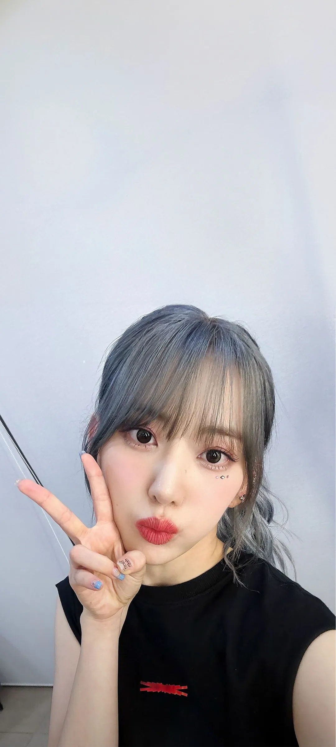 Fond d'écran de verrouillage mobile Sakura Miyawaki 4K HD télécharger — IZ*ONE, LE SSERAFIM