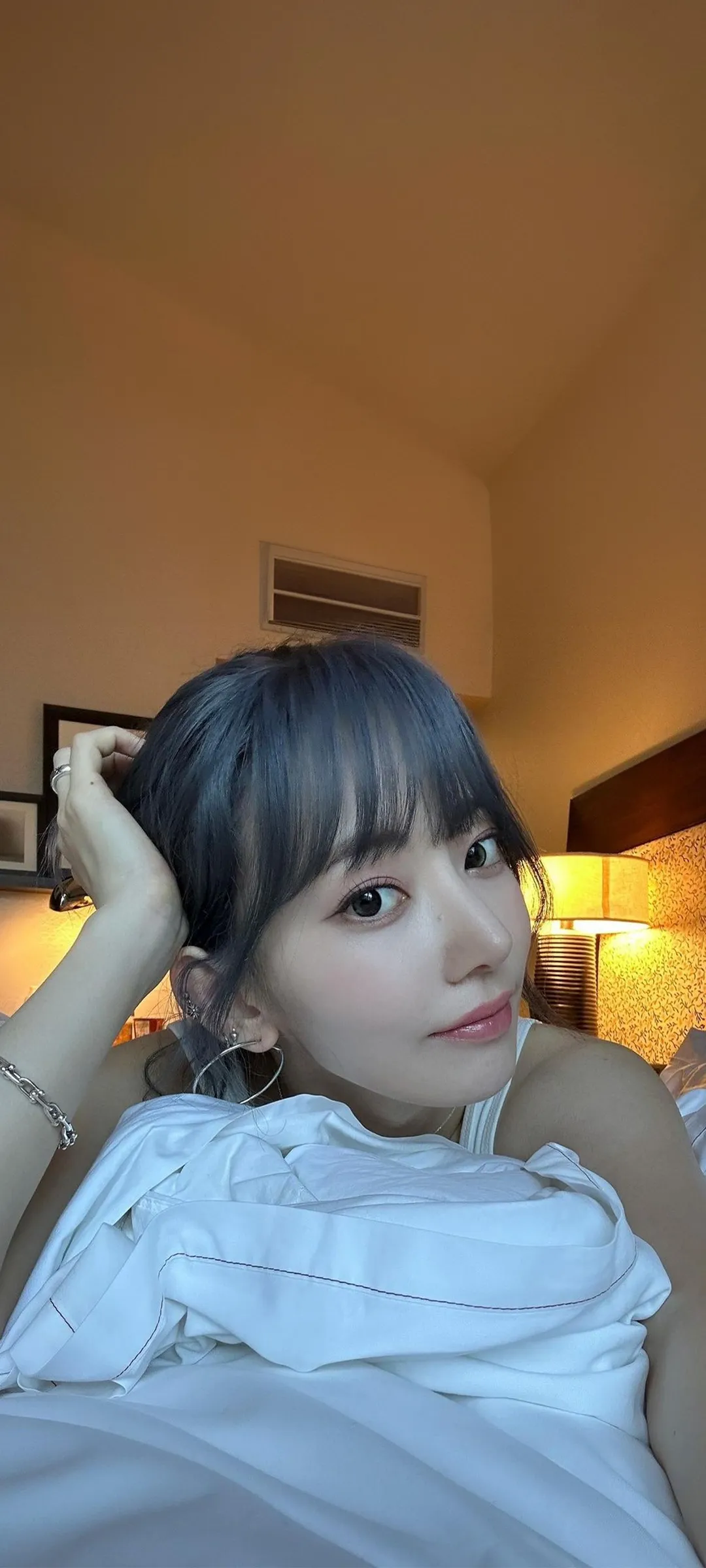 Fond d'écran de verrouillage mobile Sakura Miyawaki 4K HD télécharger — IZ*ONE, LE SSERAFIM