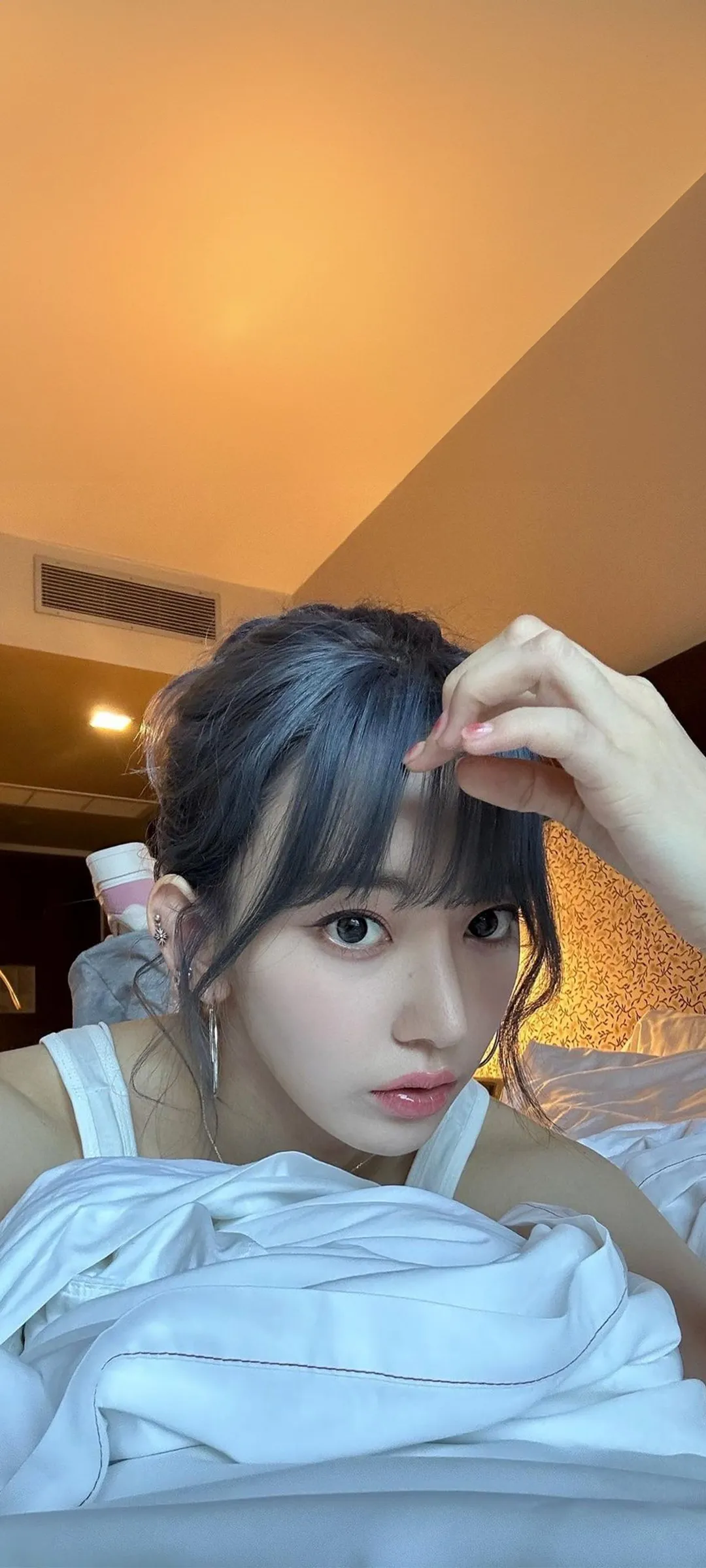 Fond d'écran de verrouillage mobile Sakura Miyawaki 4K HD télécharger — IZ*ONE, LE SSERAFIM