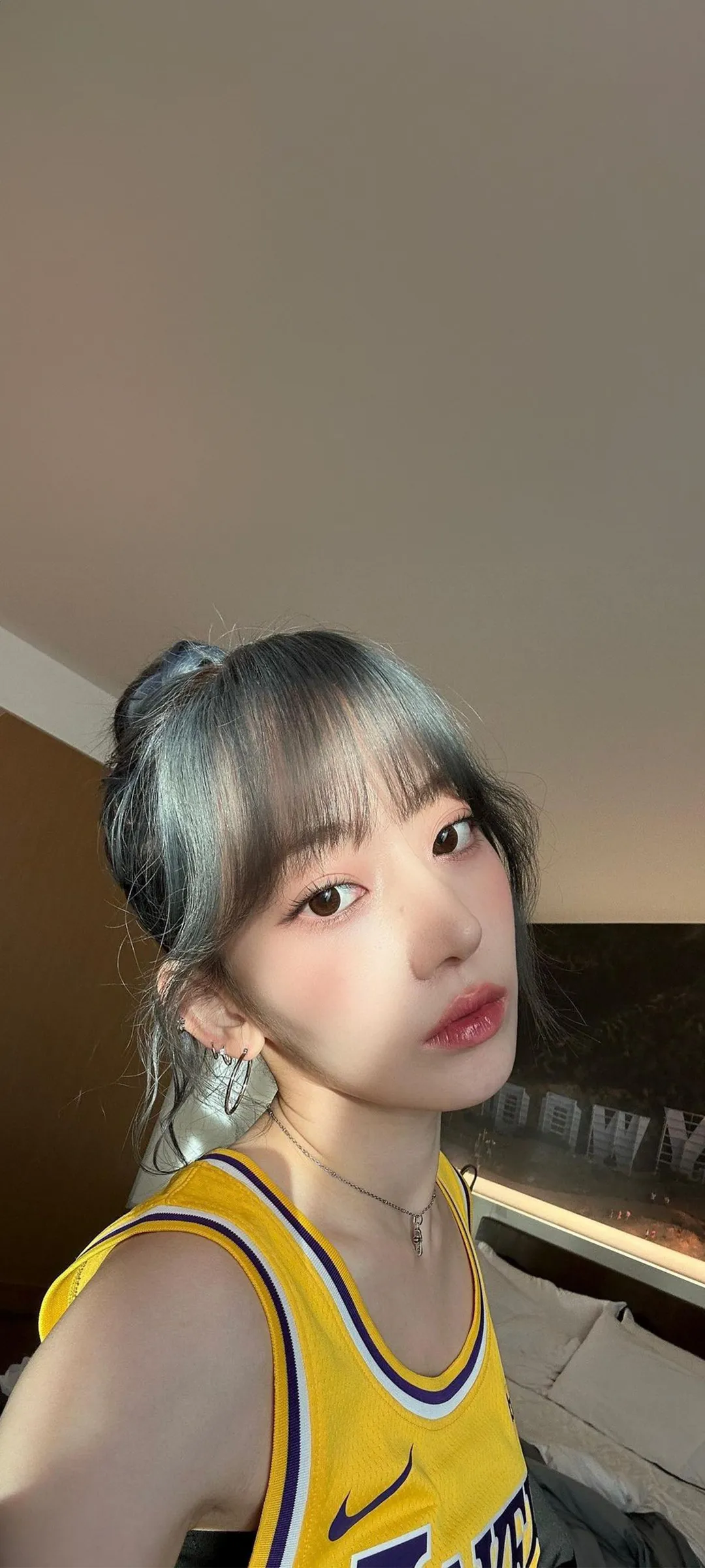 Fond d'écran de verrouillage mobile Sakura Miyawaki 4K HD télécharger — IZ*ONE, LE SSERAFIM