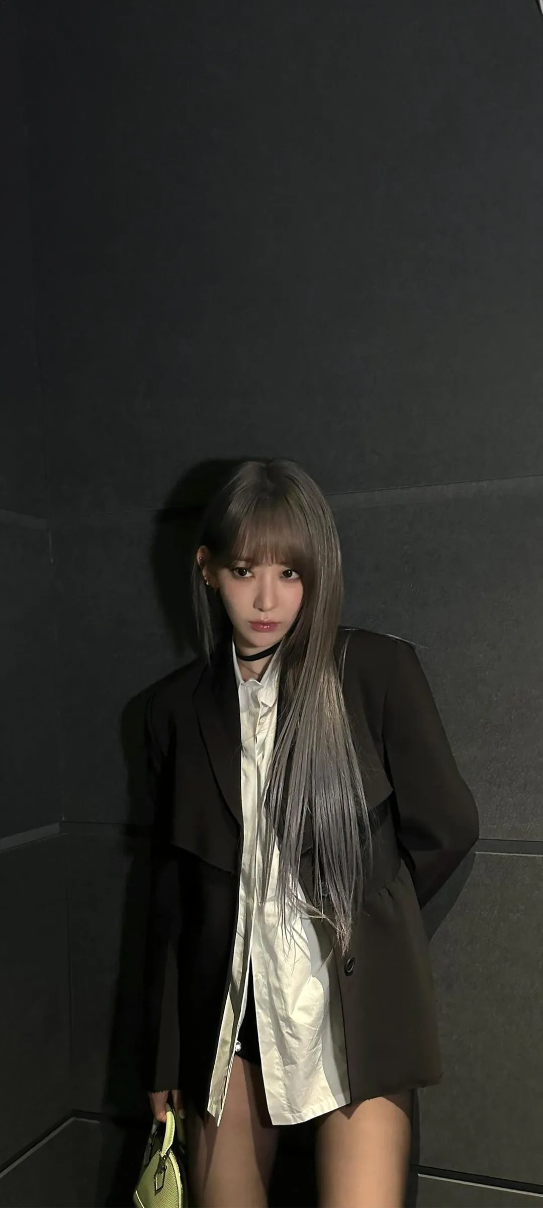 Fond d'écran de verrouillage mobile Sakura Miyawaki 4K HD télécharger — IZ*ONE, LE SSERAFIM