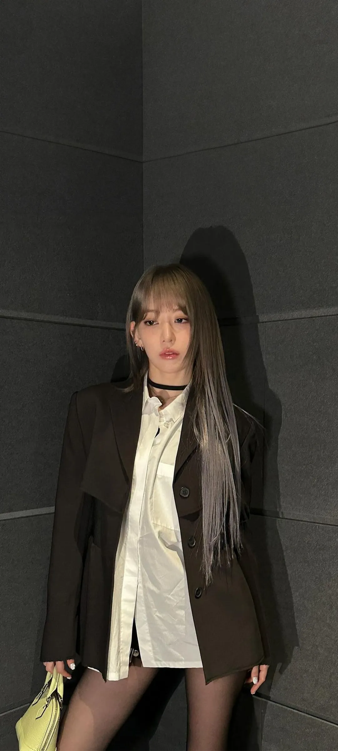 Fond d'écran de verrouillage mobile Sakura Miyawaki 4K HD télécharger — IZ*ONE, LE SSERAFIM