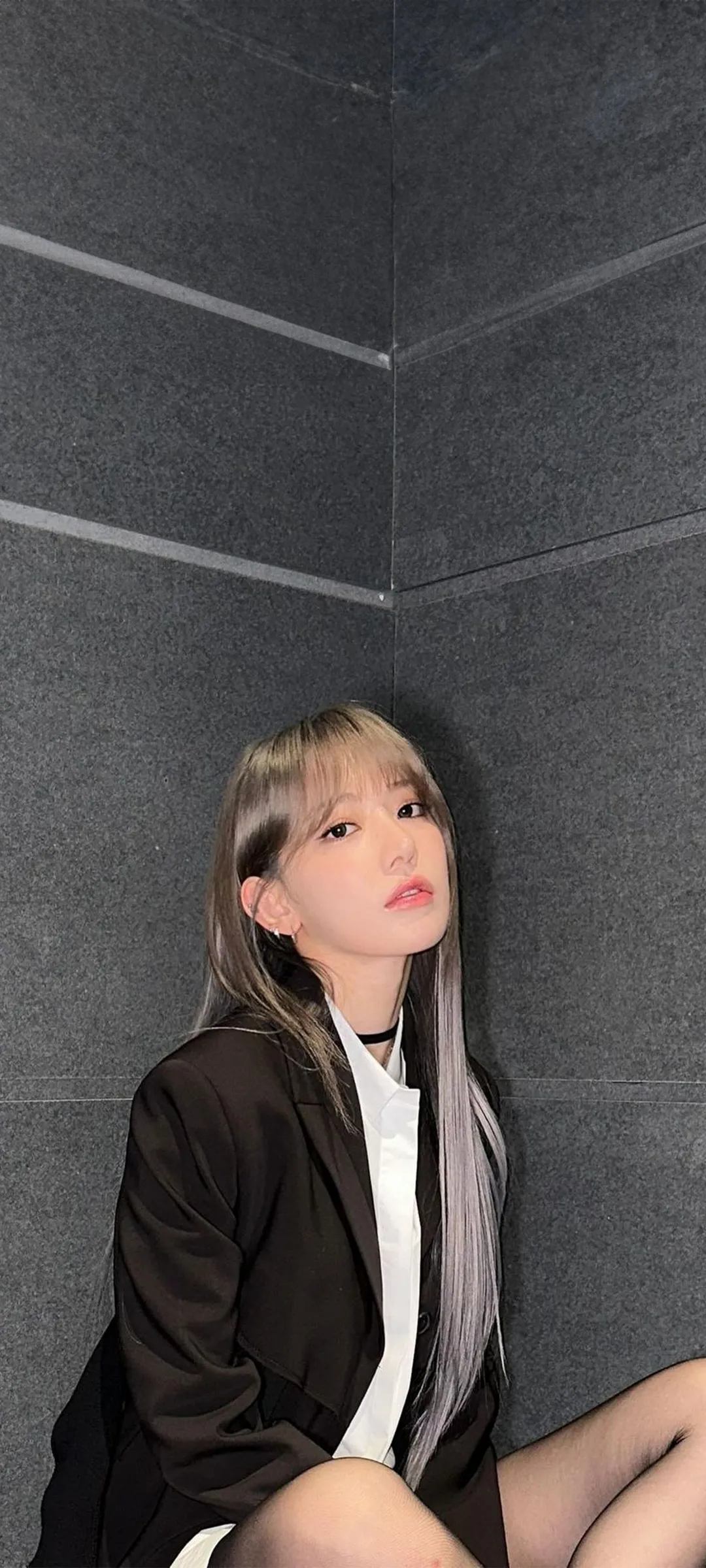 Fond d'écran de verrouillage mobile Sakura Miyawaki 4K HD télécharger — IZ*ONE, LE SSERAFIM