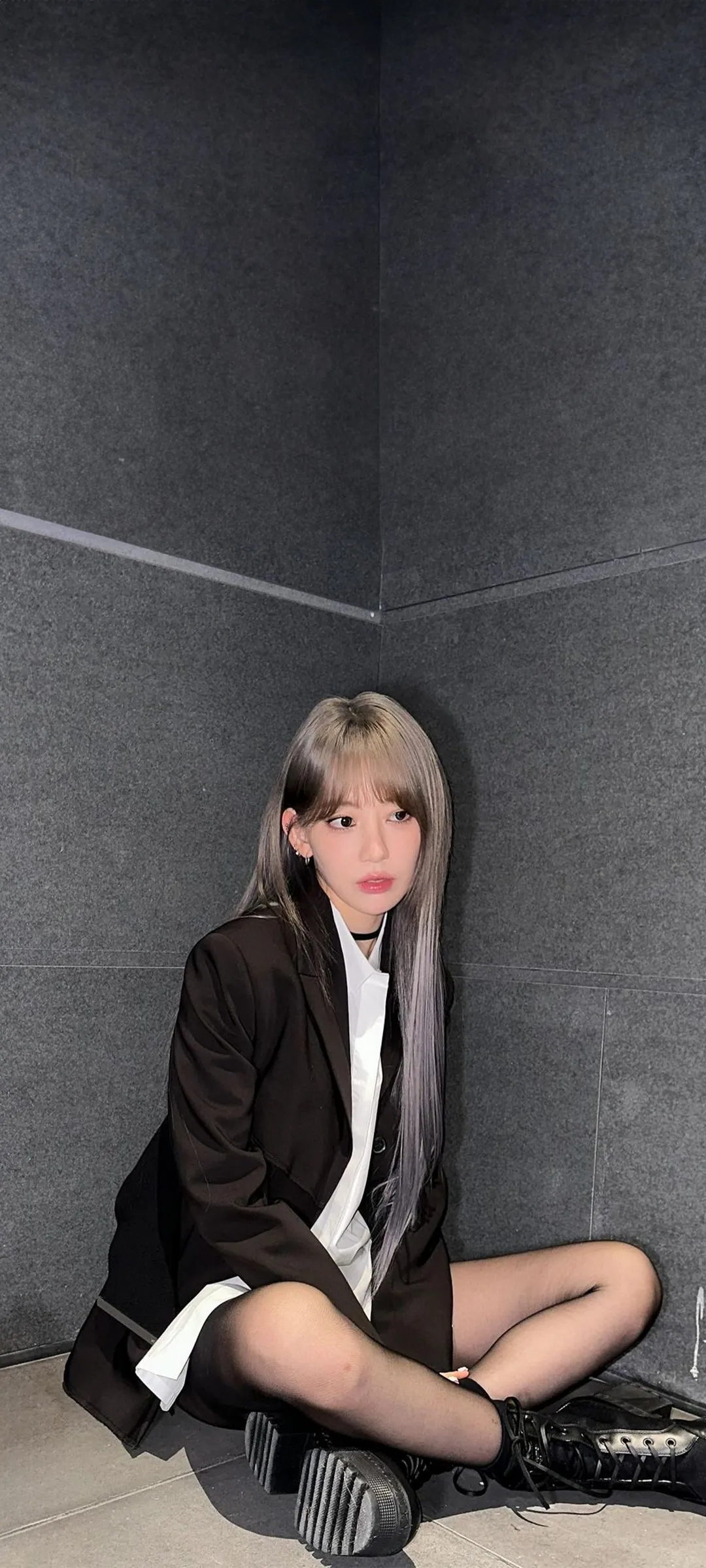 Fond d'écran de verrouillage mobile Sakura Miyawaki 4K HD télécharger — IZ*ONE, LE SSERAFIM