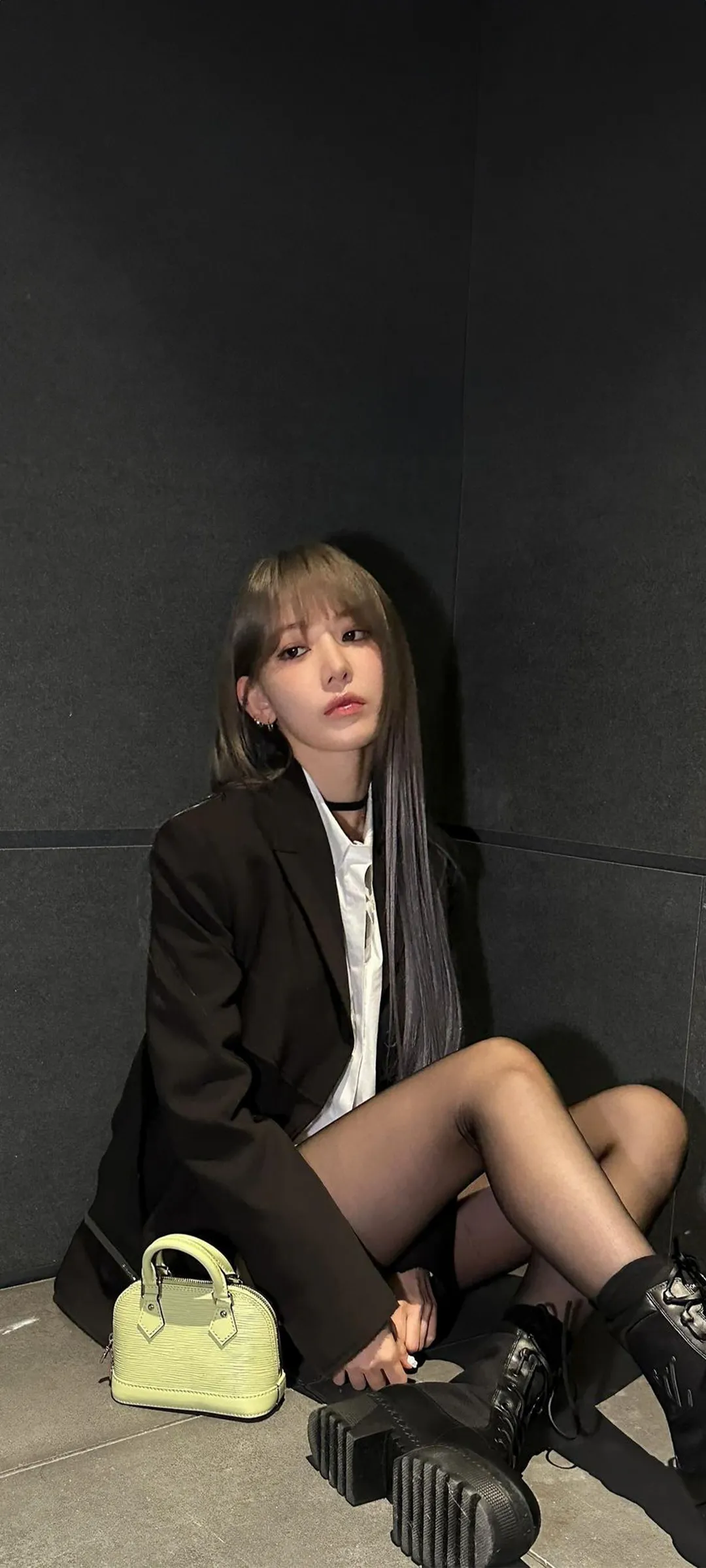 Fond d'écran de verrouillage mobile Sakura Miyawaki 4K HD télécharger — IZ*ONE, LE SSERAFIM