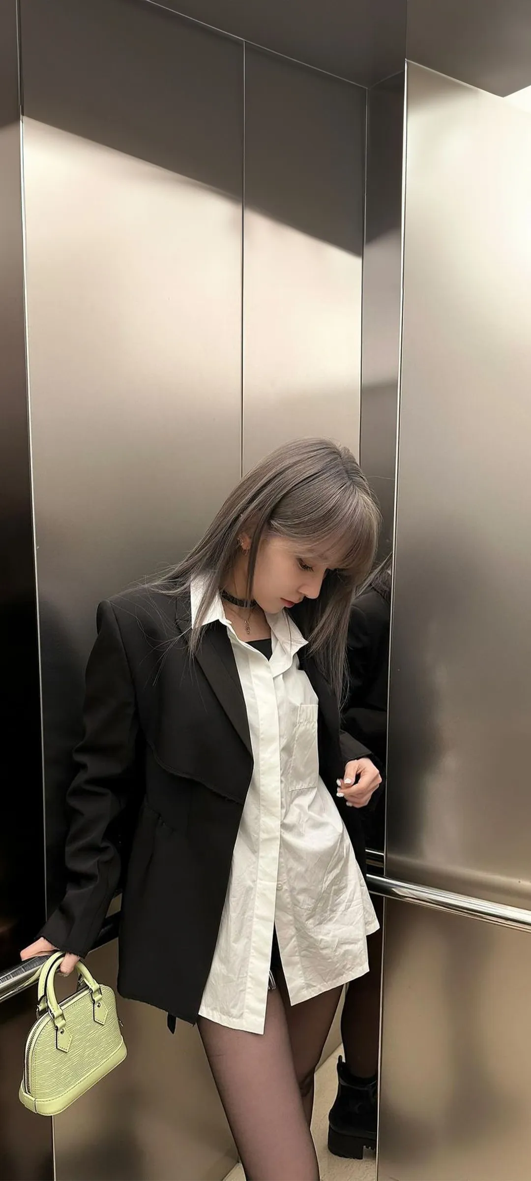 Fond d'écran de verrouillage mobile Sakura Miyawaki 4K HD télécharger — IZ*ONE, LE SSERAFIM