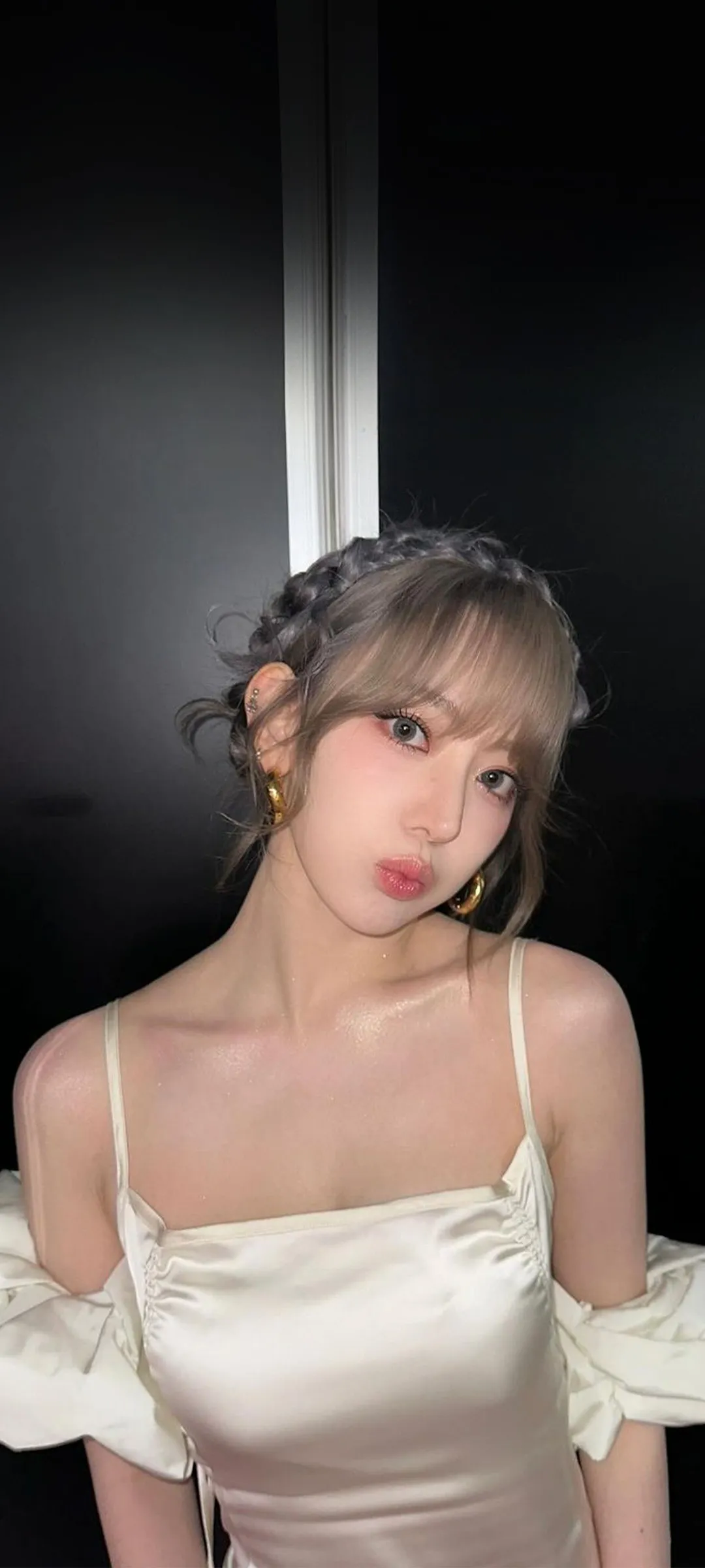 Fond d'écran de verrouillage mobile Sakura Miyawaki 4K HD télécharger — IZ*ONE, LE SSERAFIM