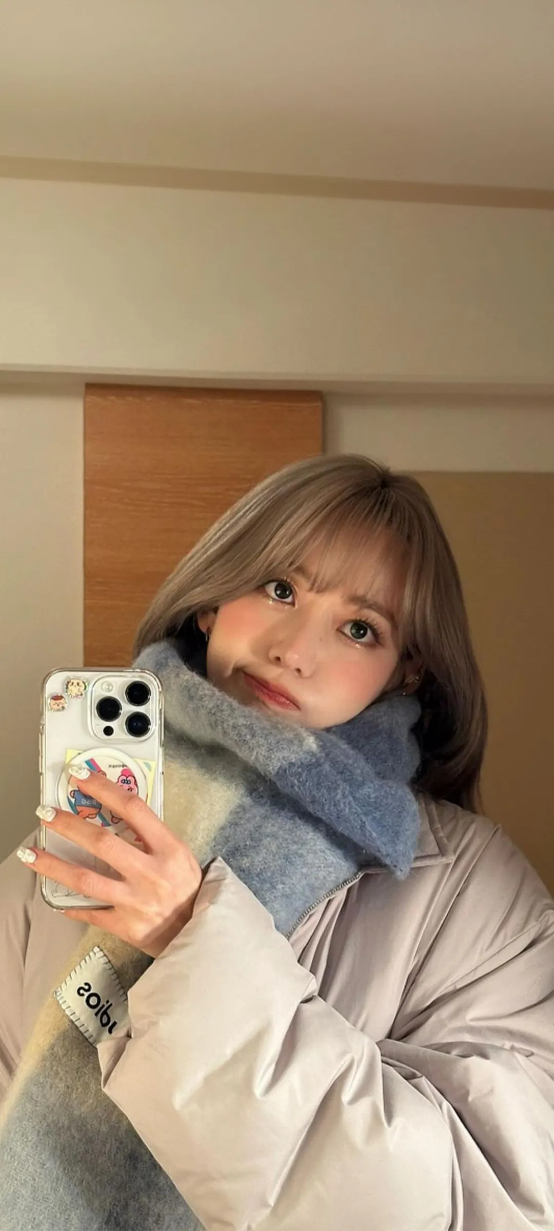 Fond d'écran de verrouillage mobile Sakura Miyawaki 4K HD télécharger — IZ*ONE, LE SSERAFIM