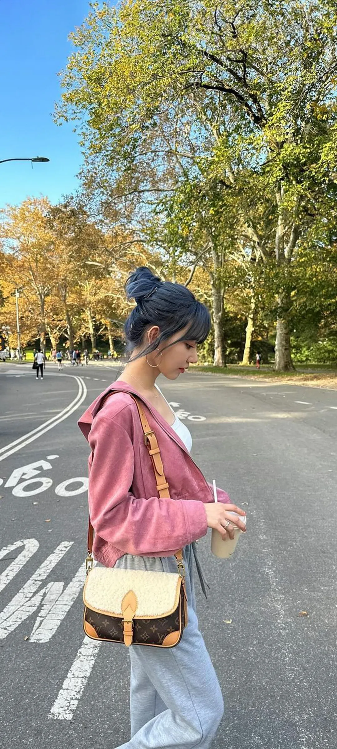 Fond d'écran de verrouillage mobile Sakura Miyawaki 4K HD télécharger — IZ*ONE, LE SSERAFIM
