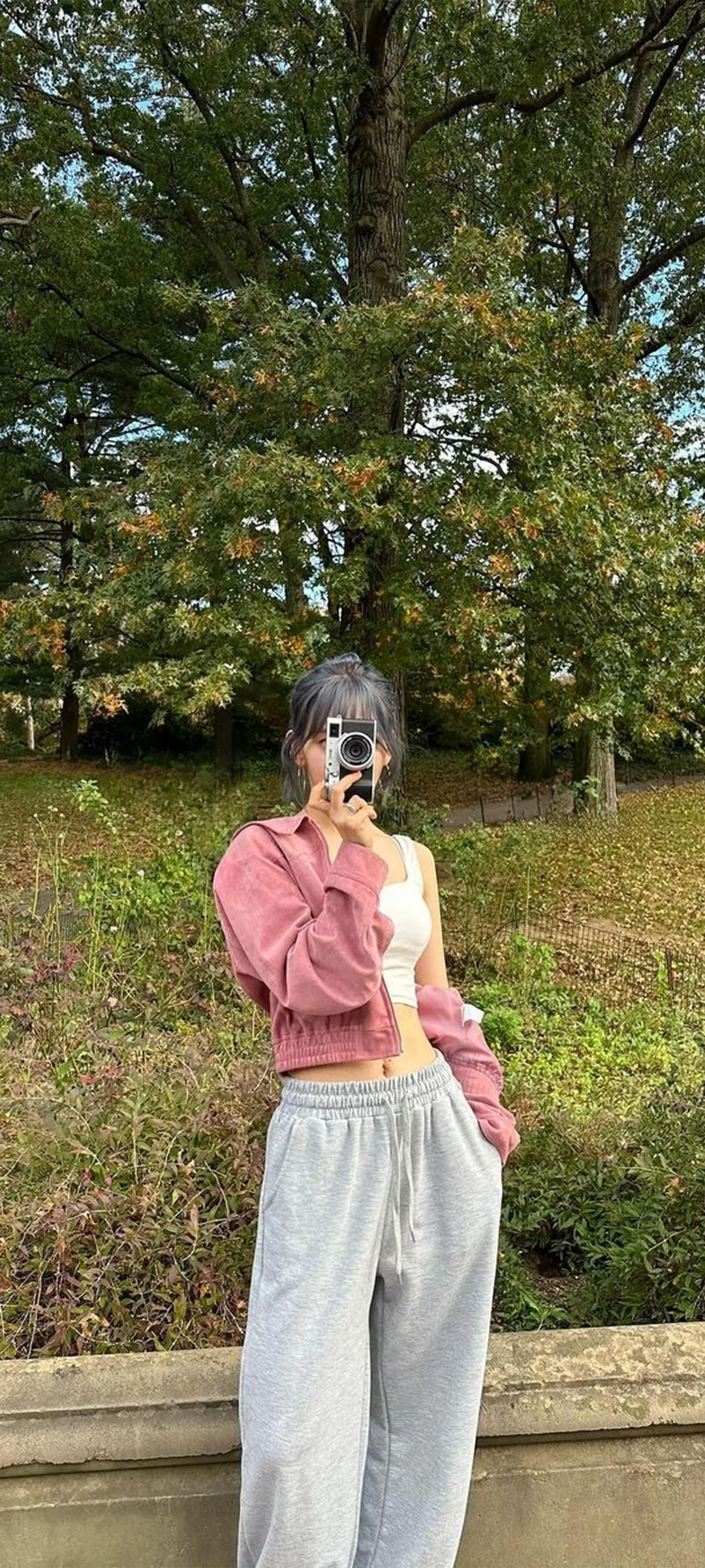 Fond d'écran de verrouillage mobile Sakura Miyawaki 4K HD télécharger — IZ*ONE, LE SSERAFIM